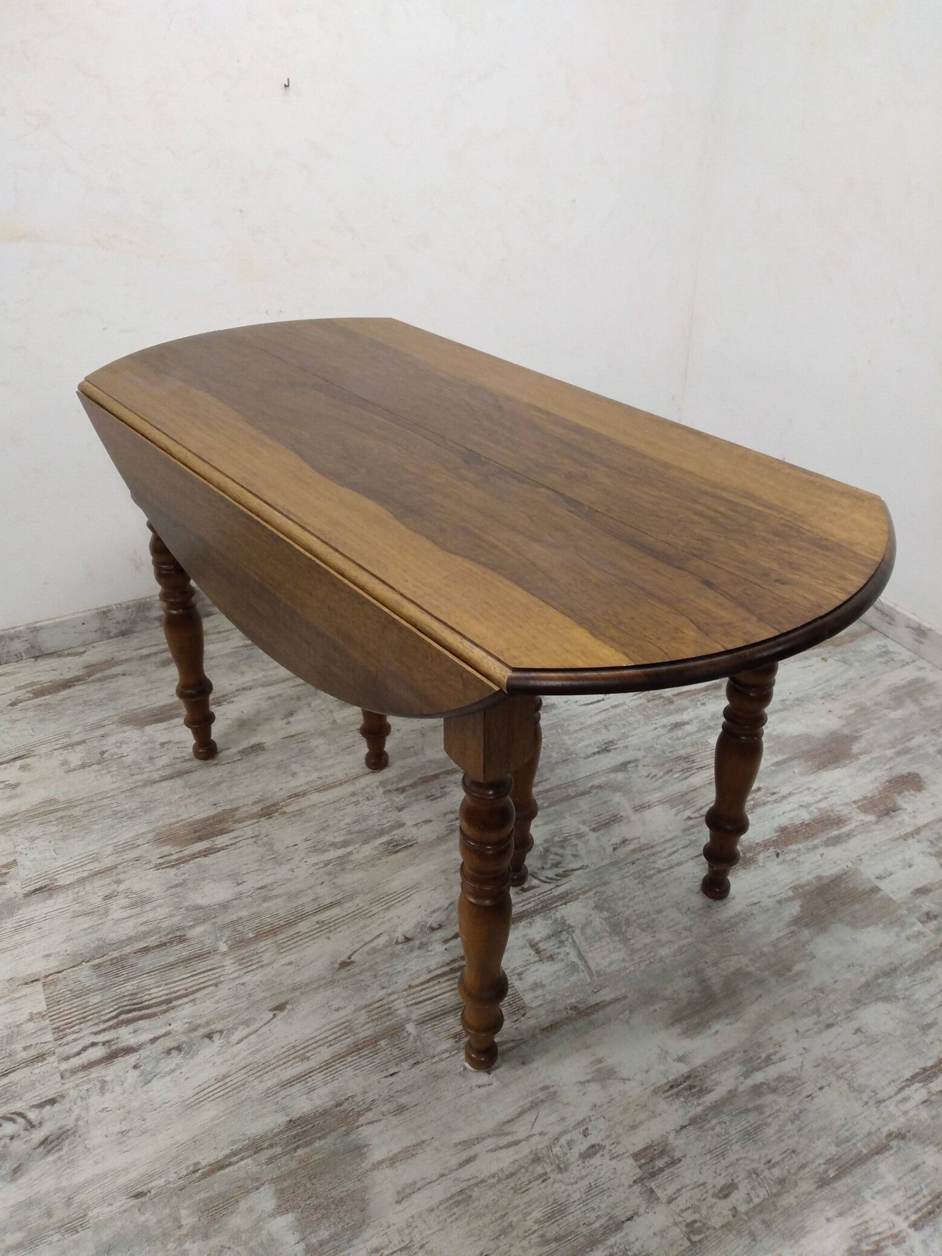 Flap table with extensions