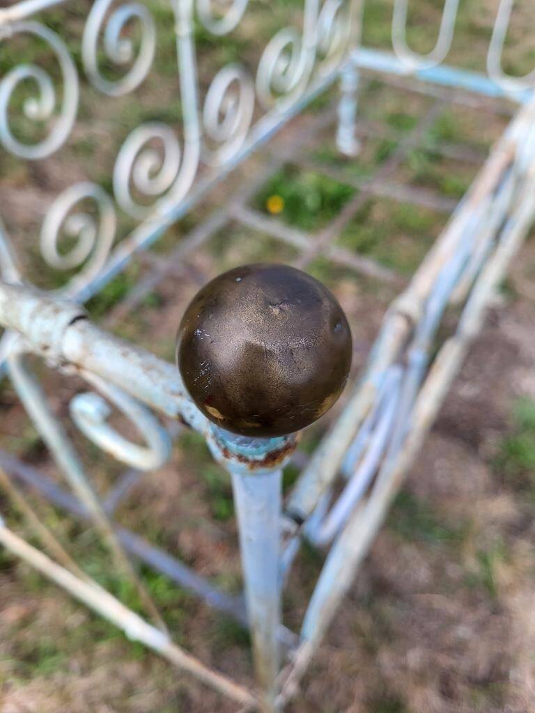 Lit cage volutes pour jardin d'hiver et d'été