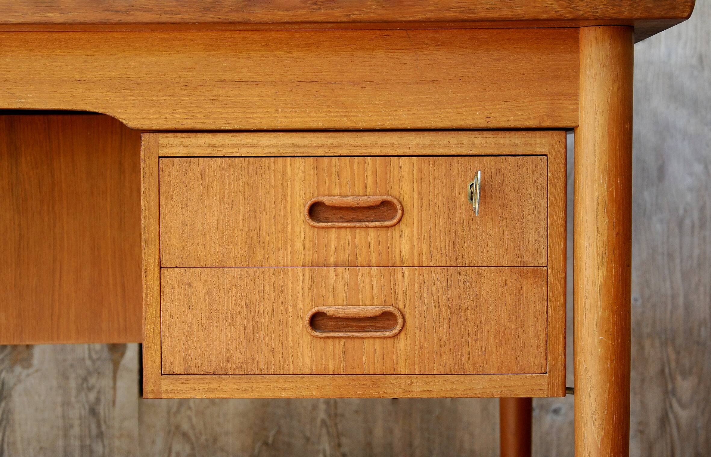 Flat teak desk by Gunnar Nielsen