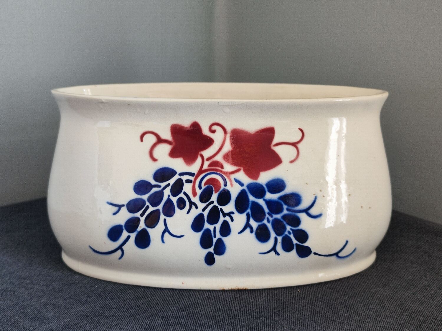 Old ceramic pot cache Lunéville art deco