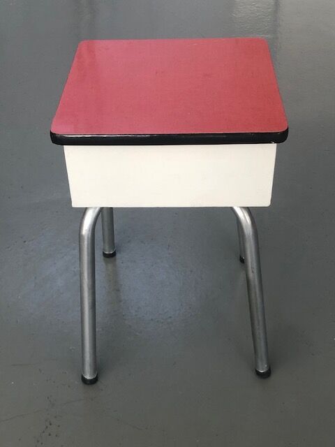 Tabouret coffre formica rouge