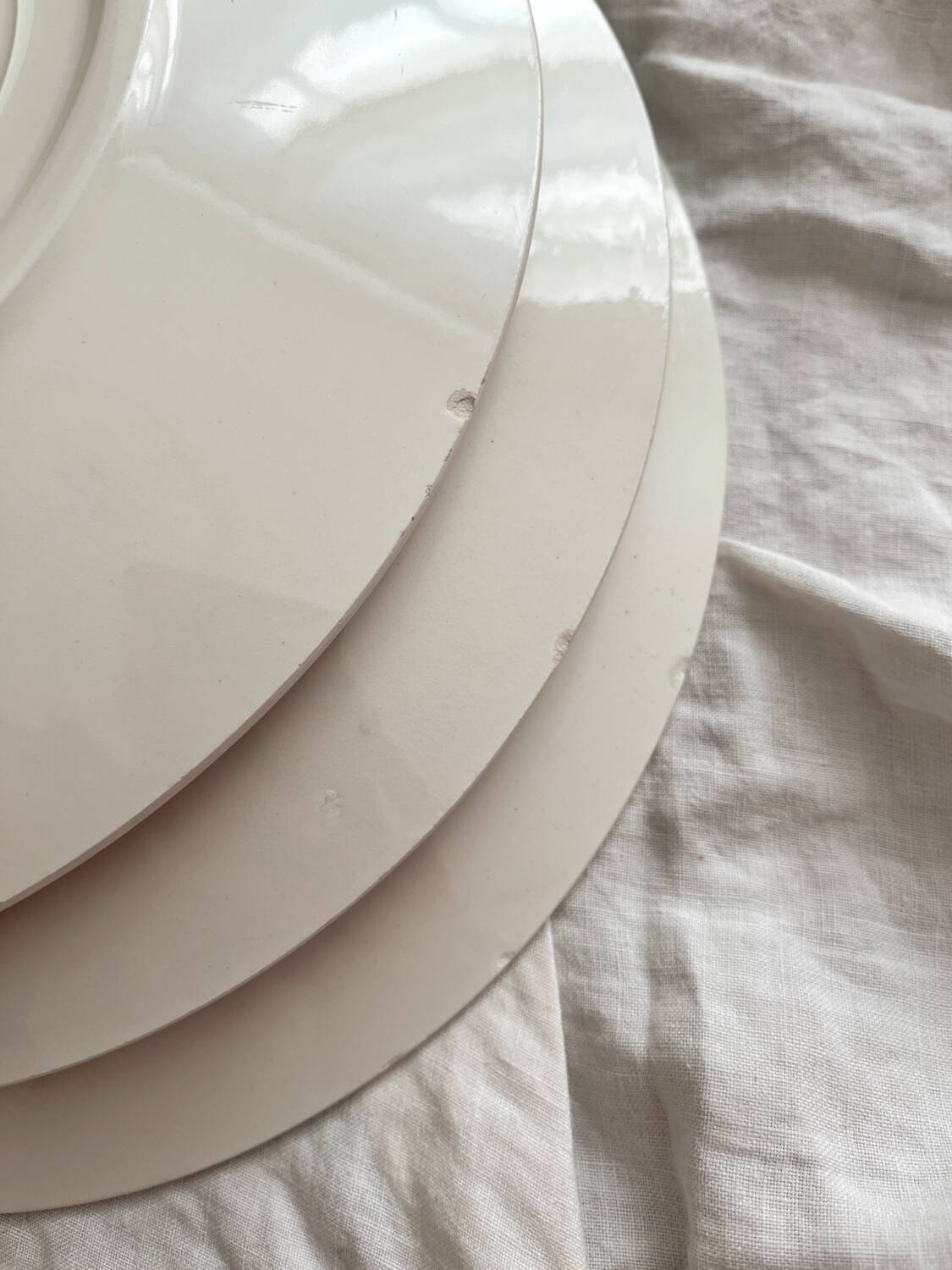 4 flat ironware plates “Colbert” Creil and Montereau