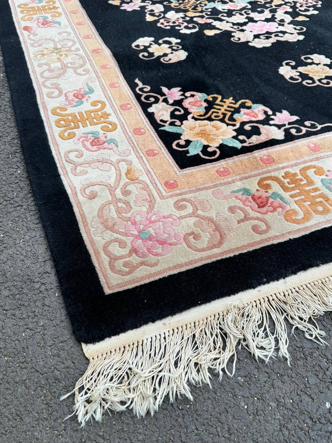 Superb vintage Chinese rug in black wool. Beijing, circa 1950