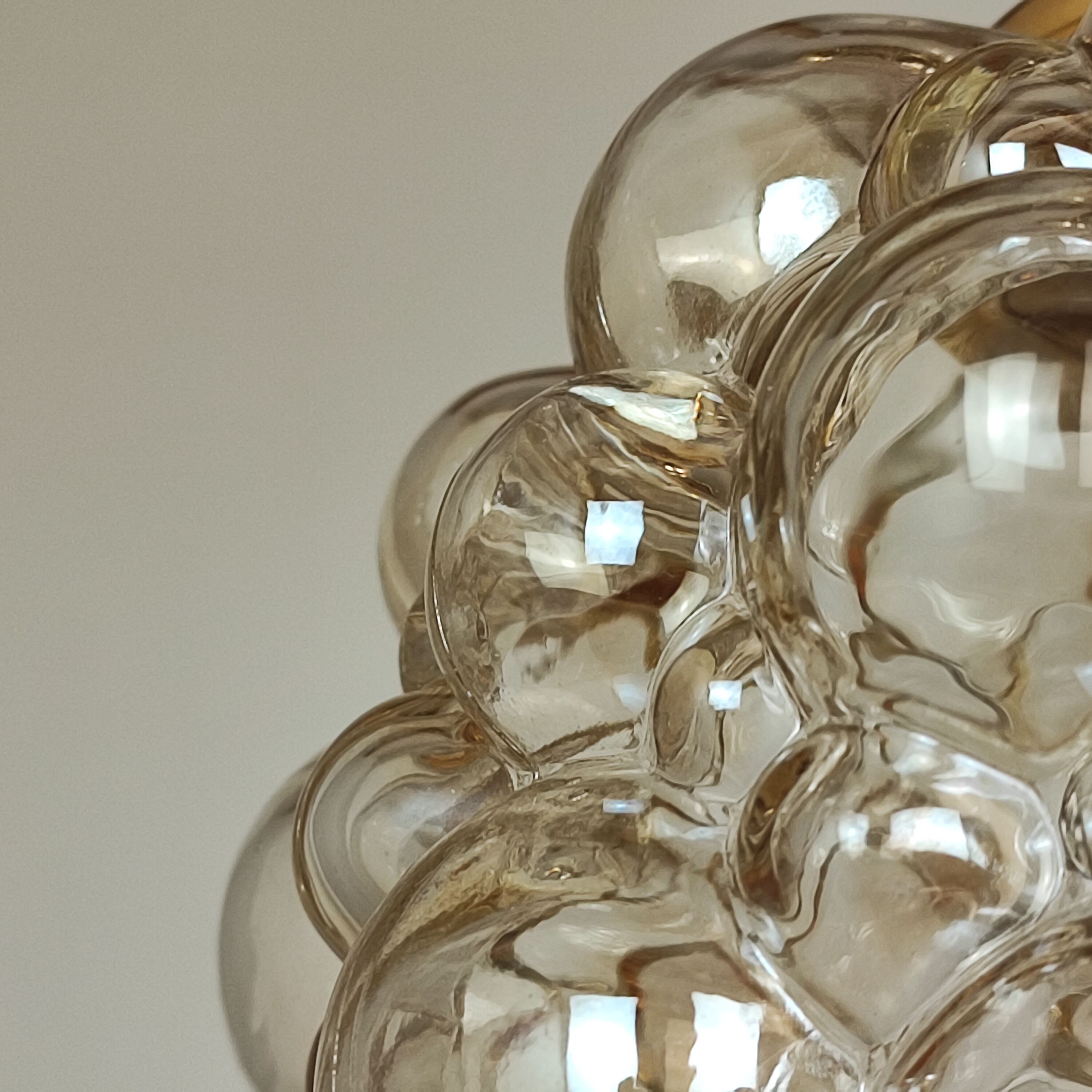 Glass suspension "bubble"