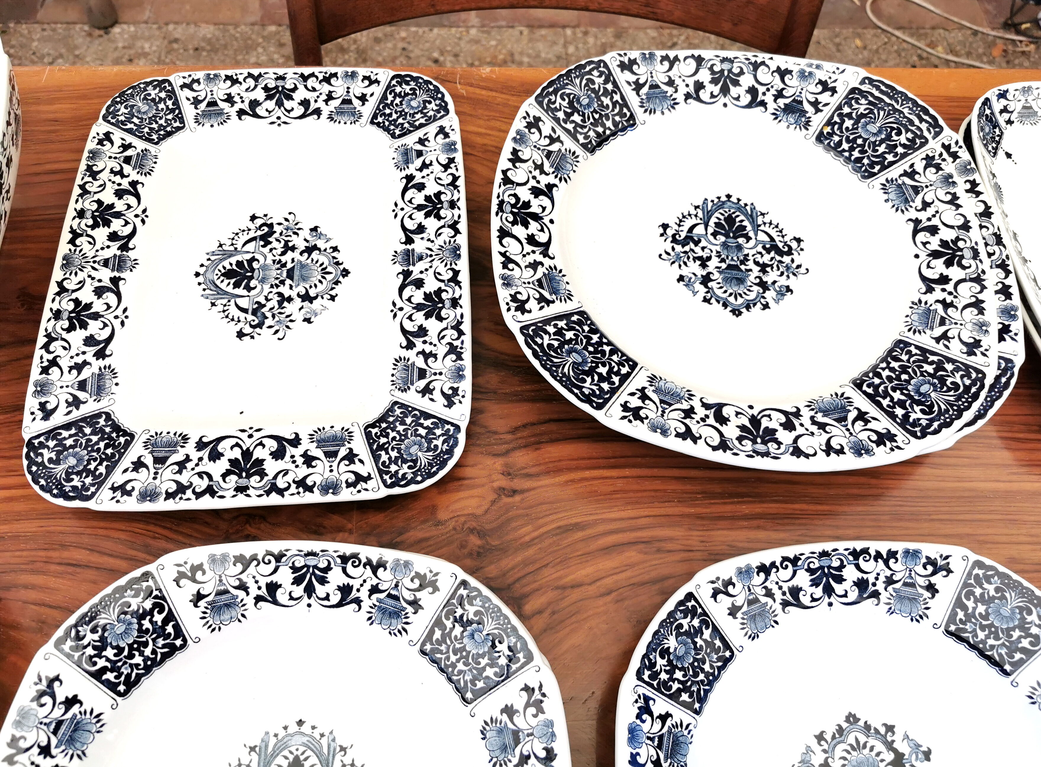 56-piece Gien earthenware table service