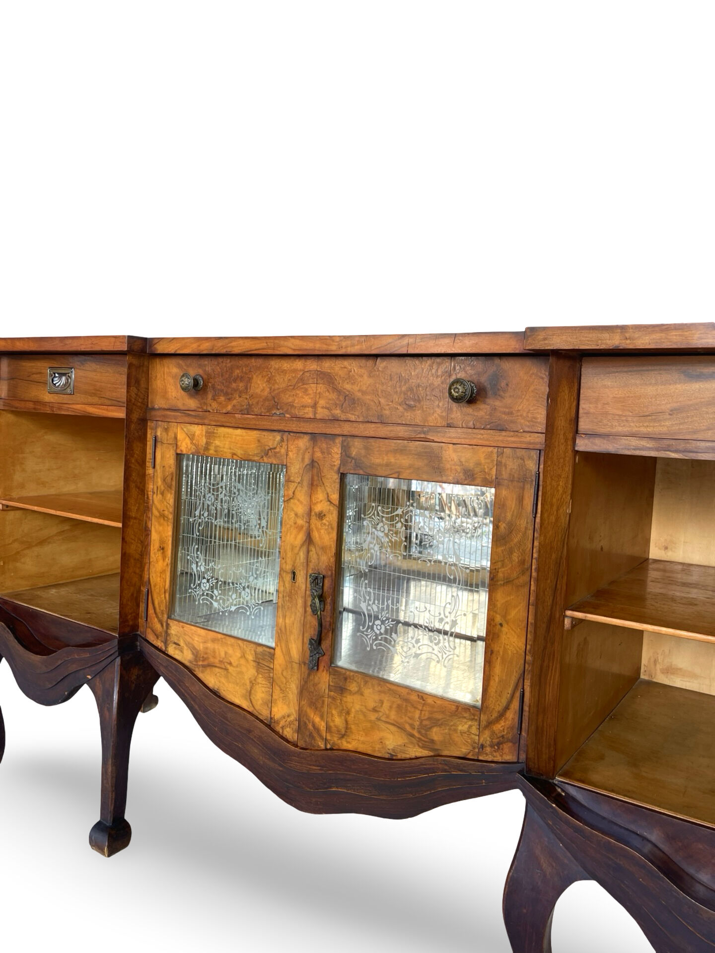 Buffet en noyer burr italien, années 1930.