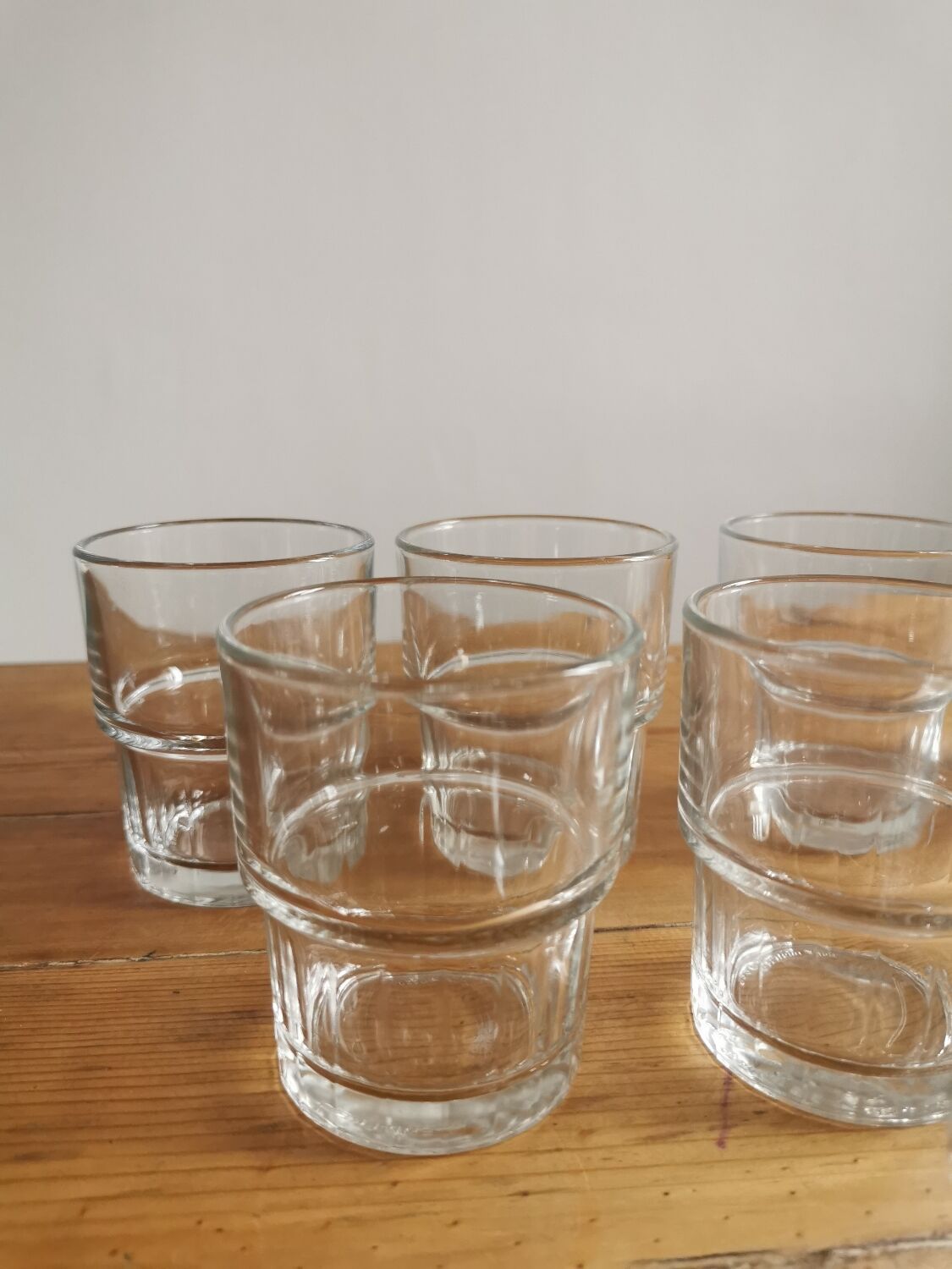 Service of 8 stackable glasses