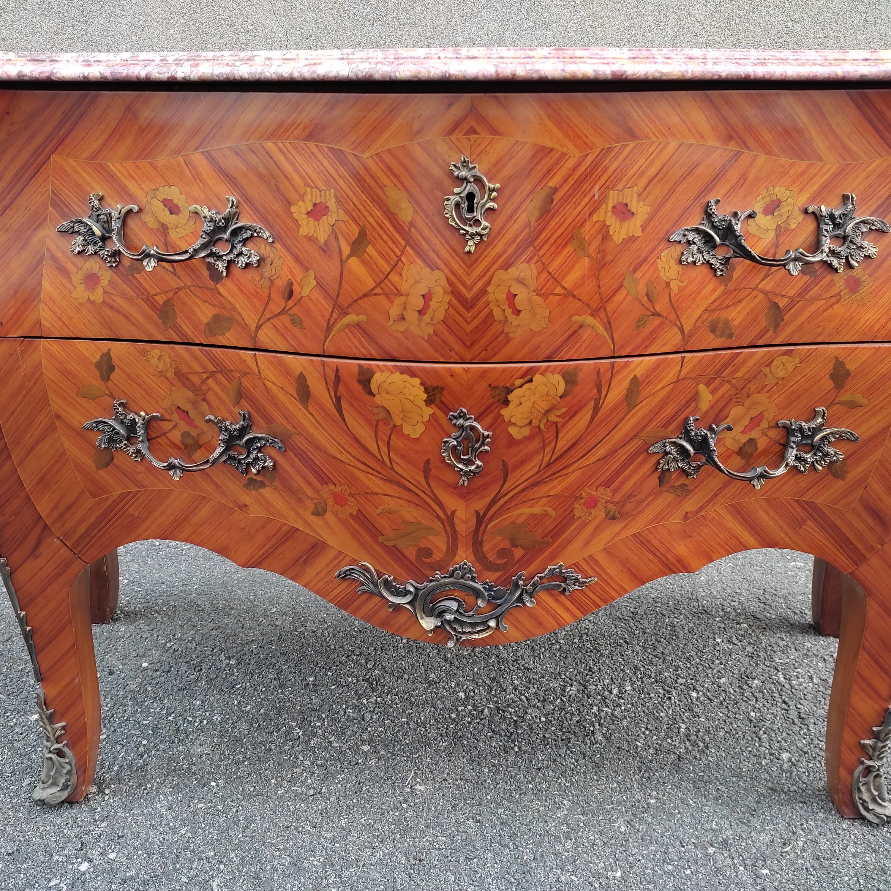 Louis XV chest of drawers in rosewood