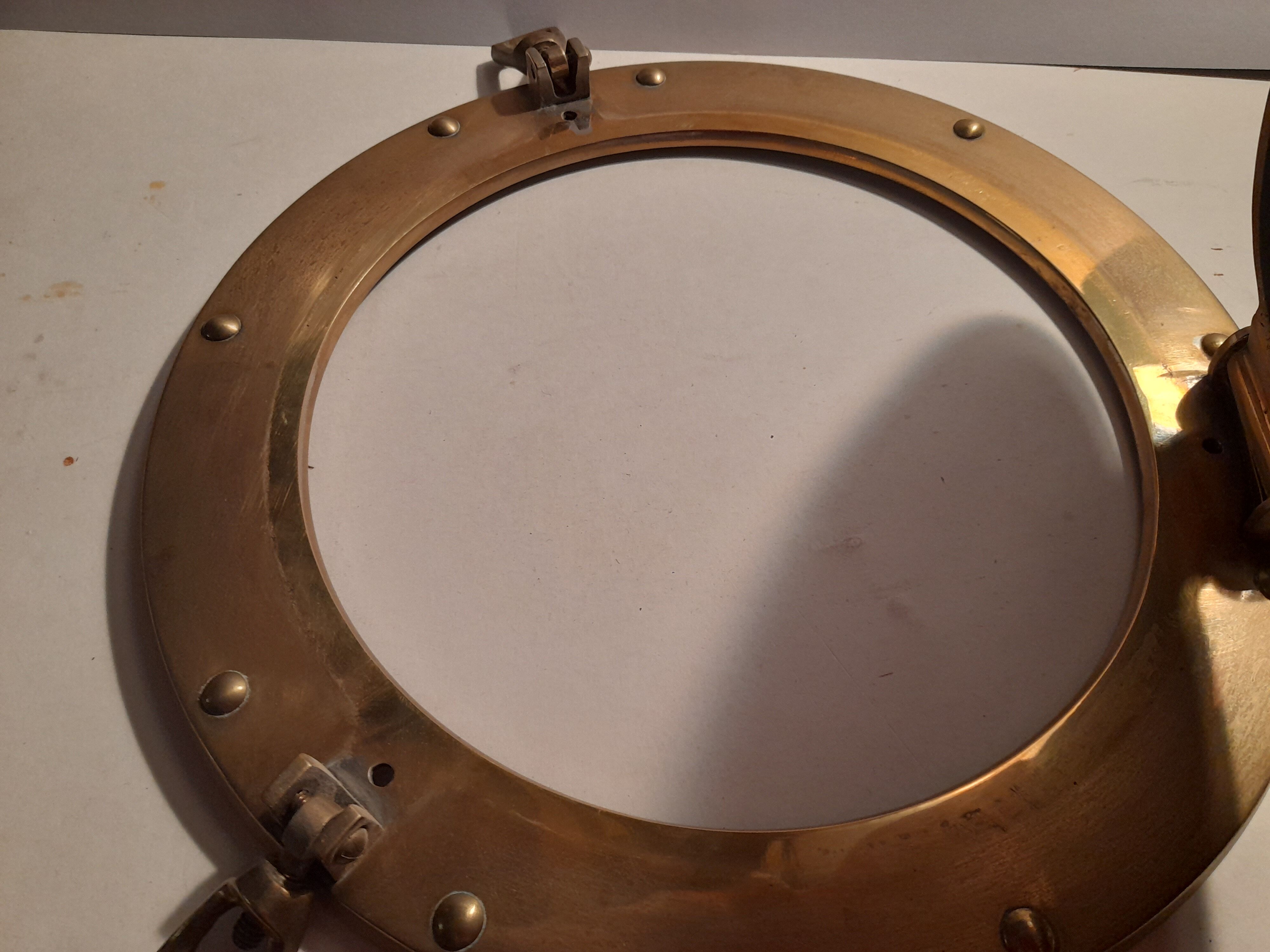 Vintage Hublot mirror in brass 30 cm in diameter