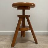 Watchmaker's stool with screw