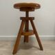 Watchmaker's stool with screw