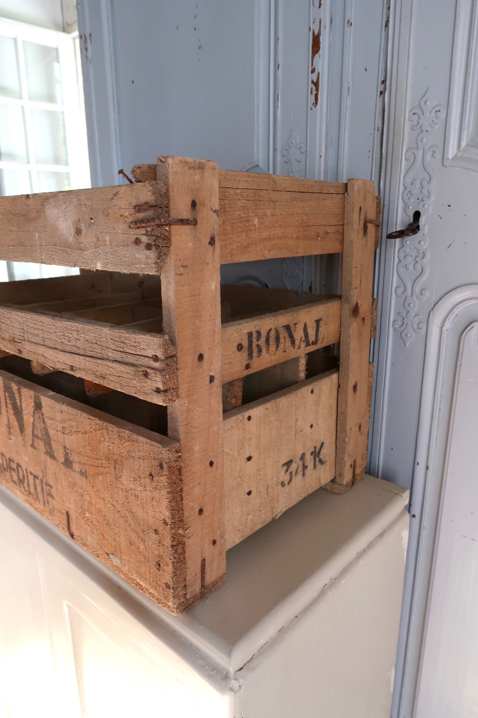 Wooden bottle locker box