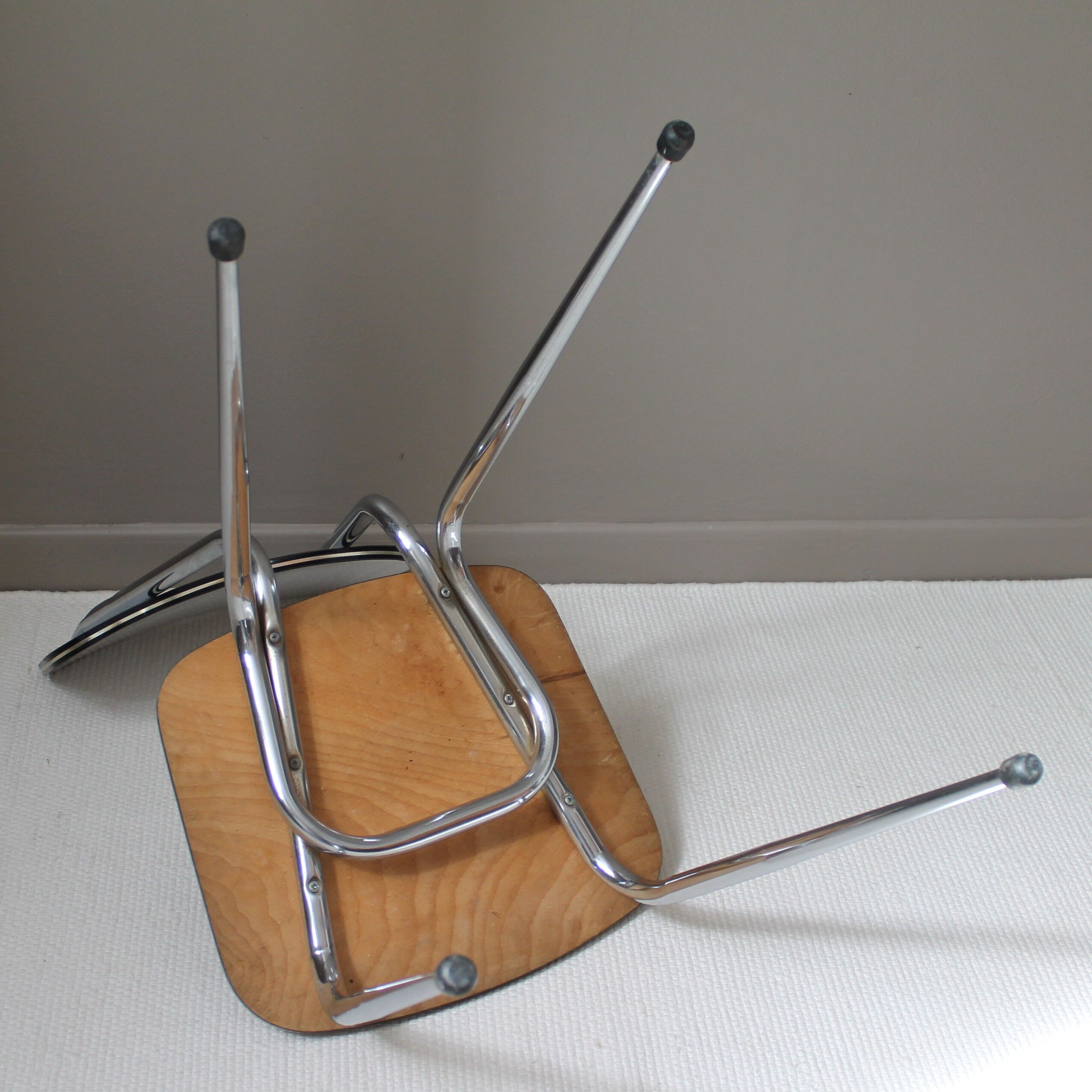 Set of 4 formica chairs