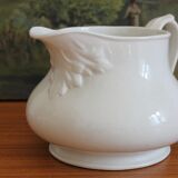 Pichet blanc en porcelaine ancienne du XIXe