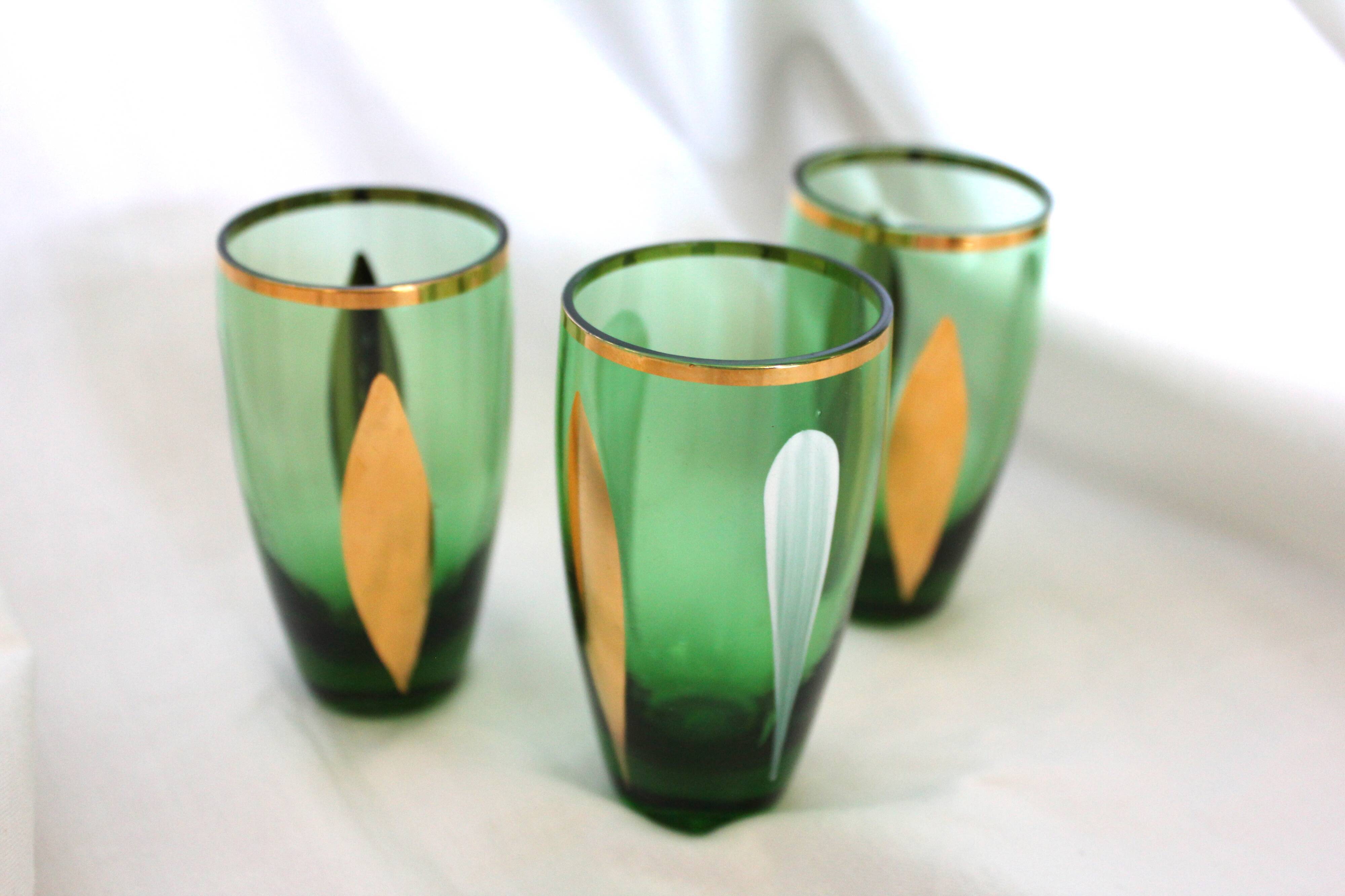 Set carafe and glasses