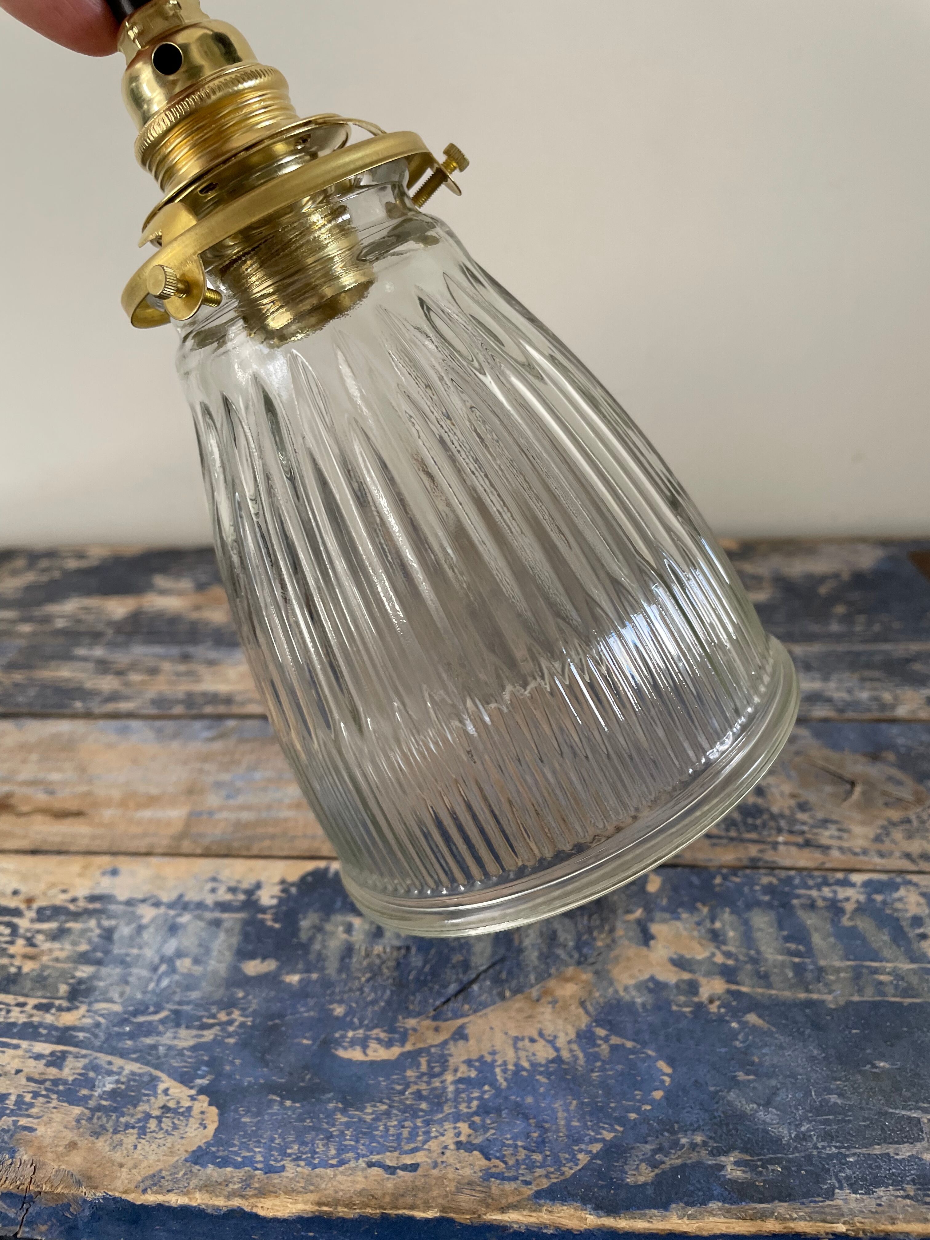 Wall lamp in brass glass and ceramic