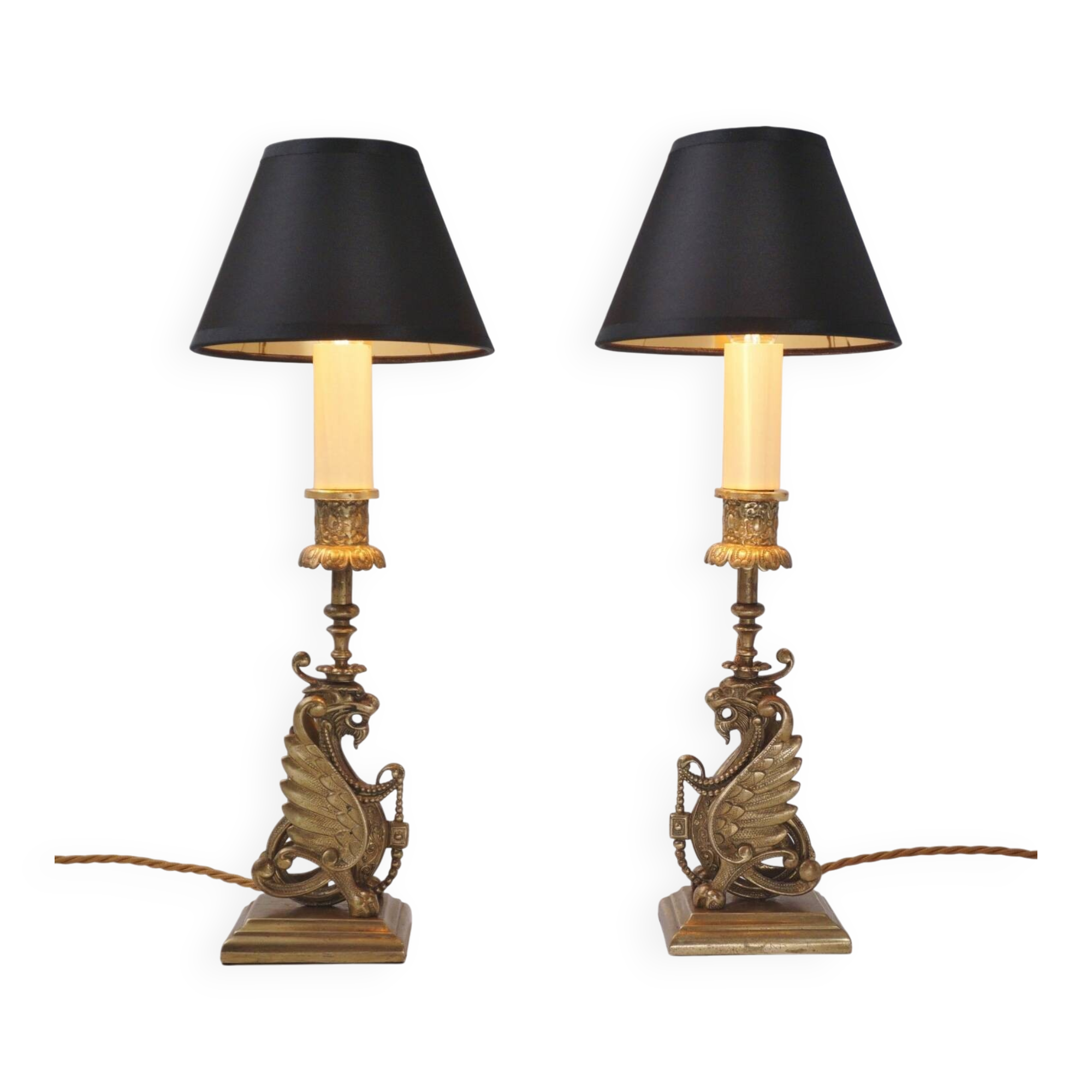 Paire de lampes chandeliers griffons de style néogothique, Angleterre années 1880