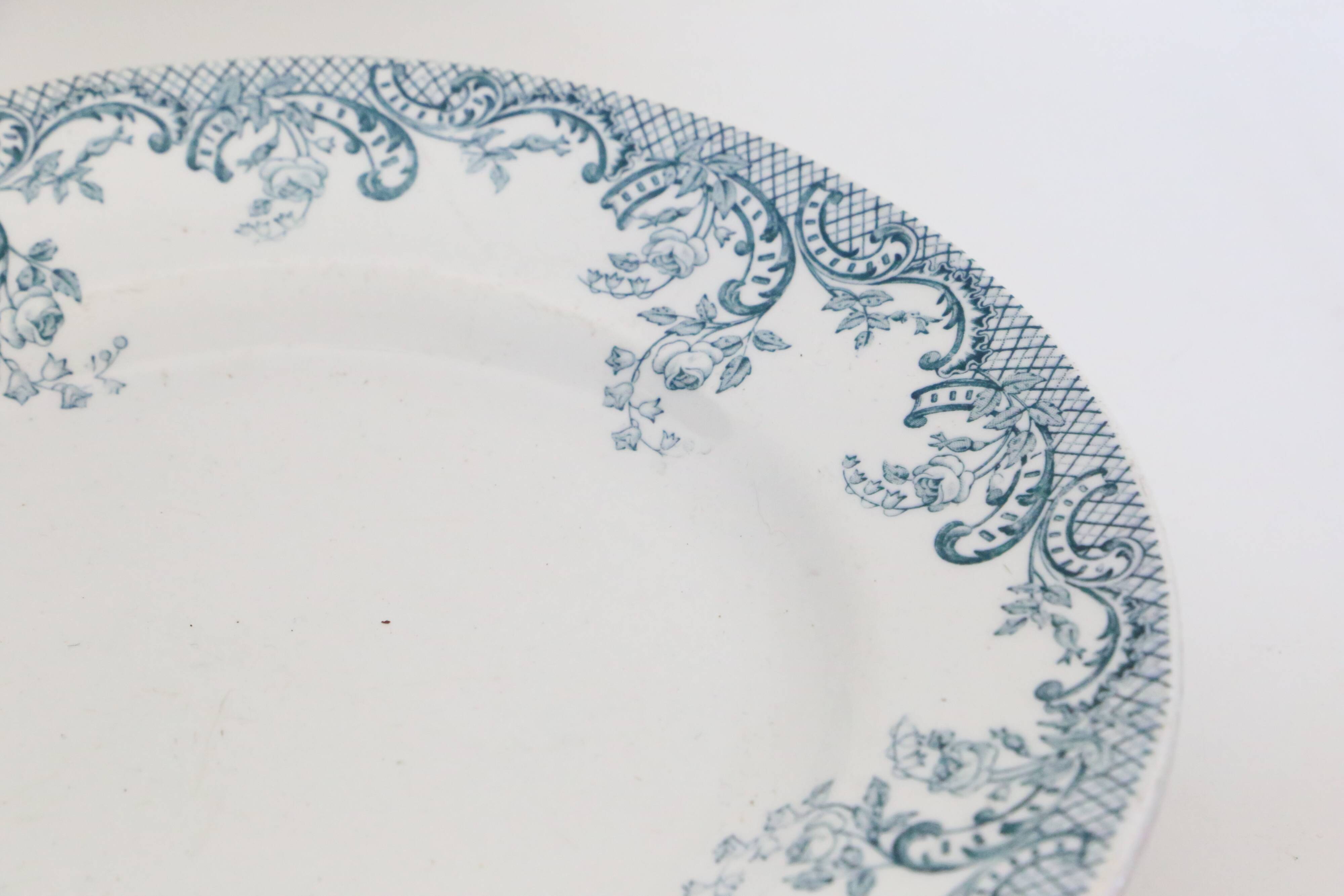 Plat sur piédouche, terre de fer, modèle Rocaille de Orchies, manufacture française