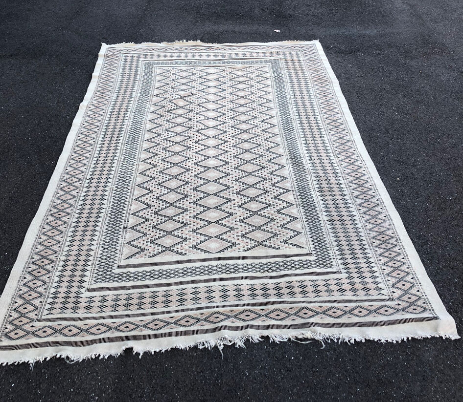 Large kilim vintage in the soft tones  205x320cm
