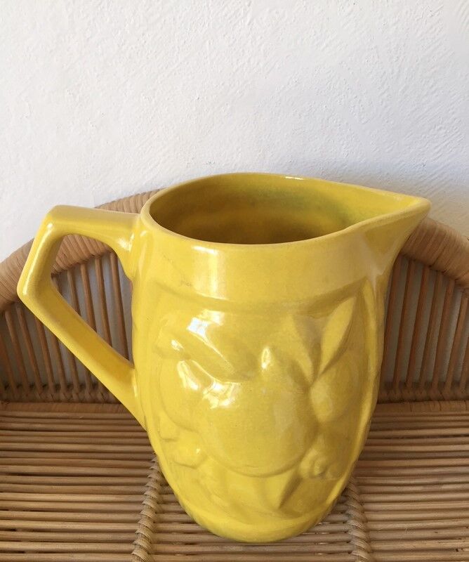 Old yellow pitcher Ceranord