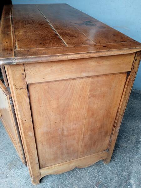 Regional buffet from the 18th century in blond cherry