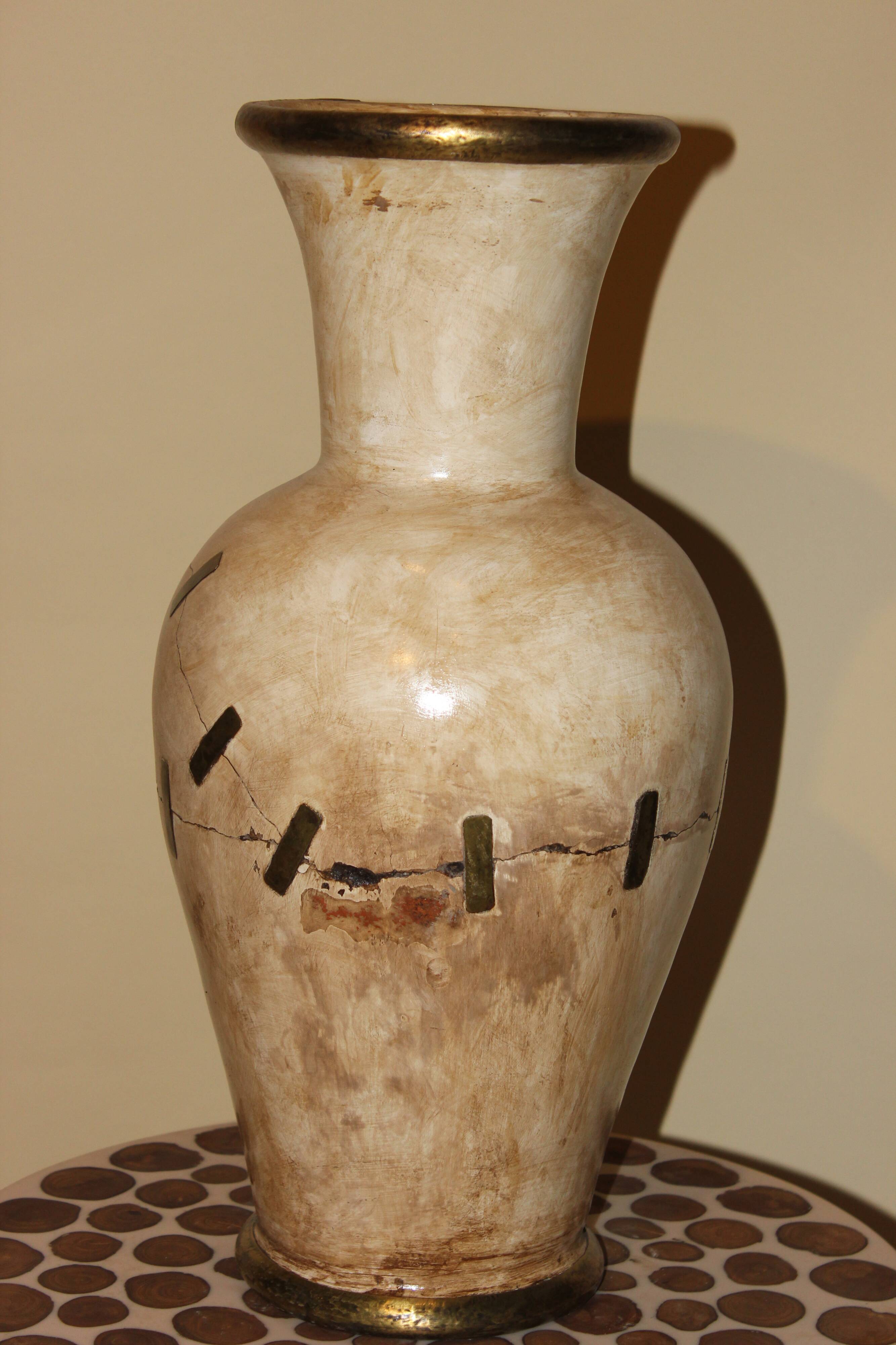Tadelaket vase