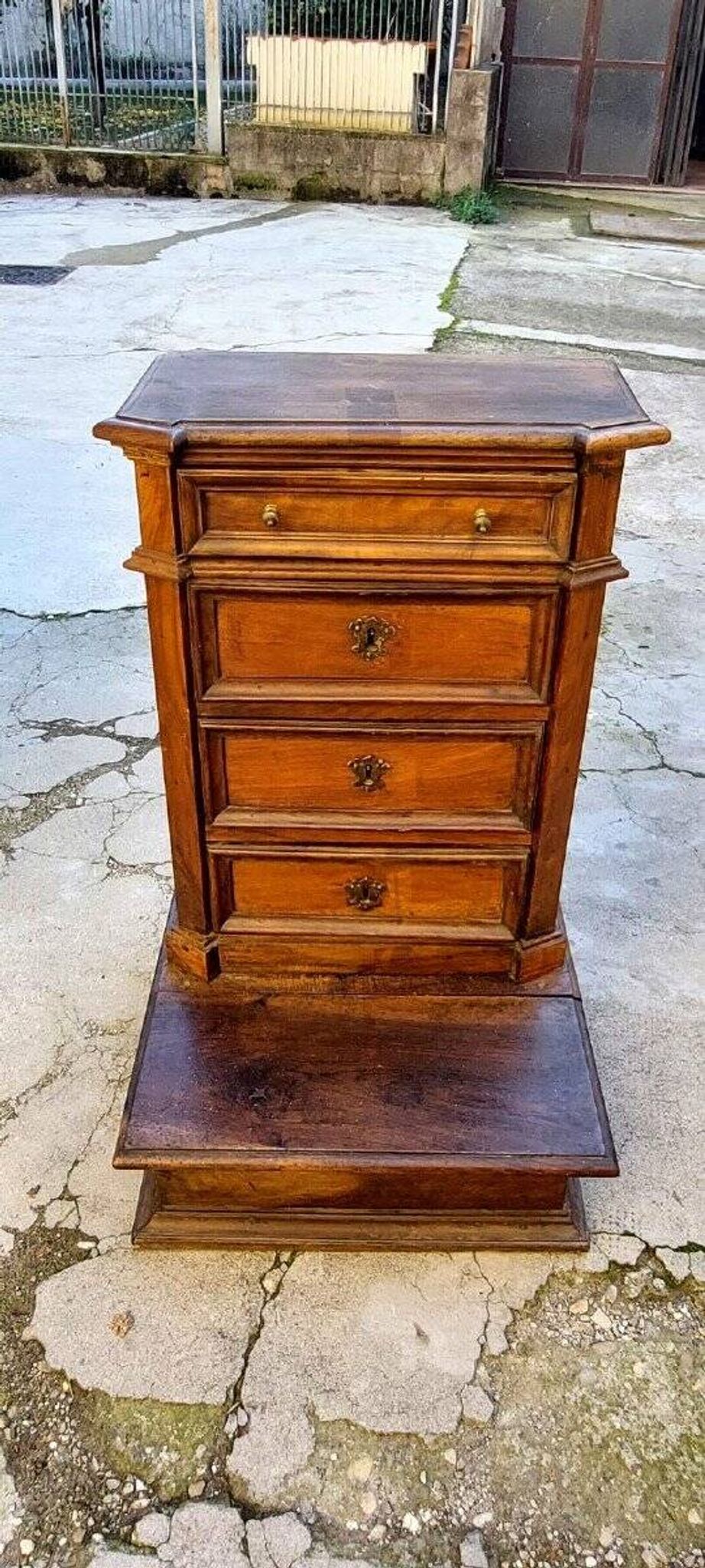 Antique kneeler with 4 drawers, Italy, early 18th century