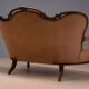 Sofa en bois vintage orné avec cadre décoratif sculpté et tapisserie marron, 175 × 114 × 80 cm