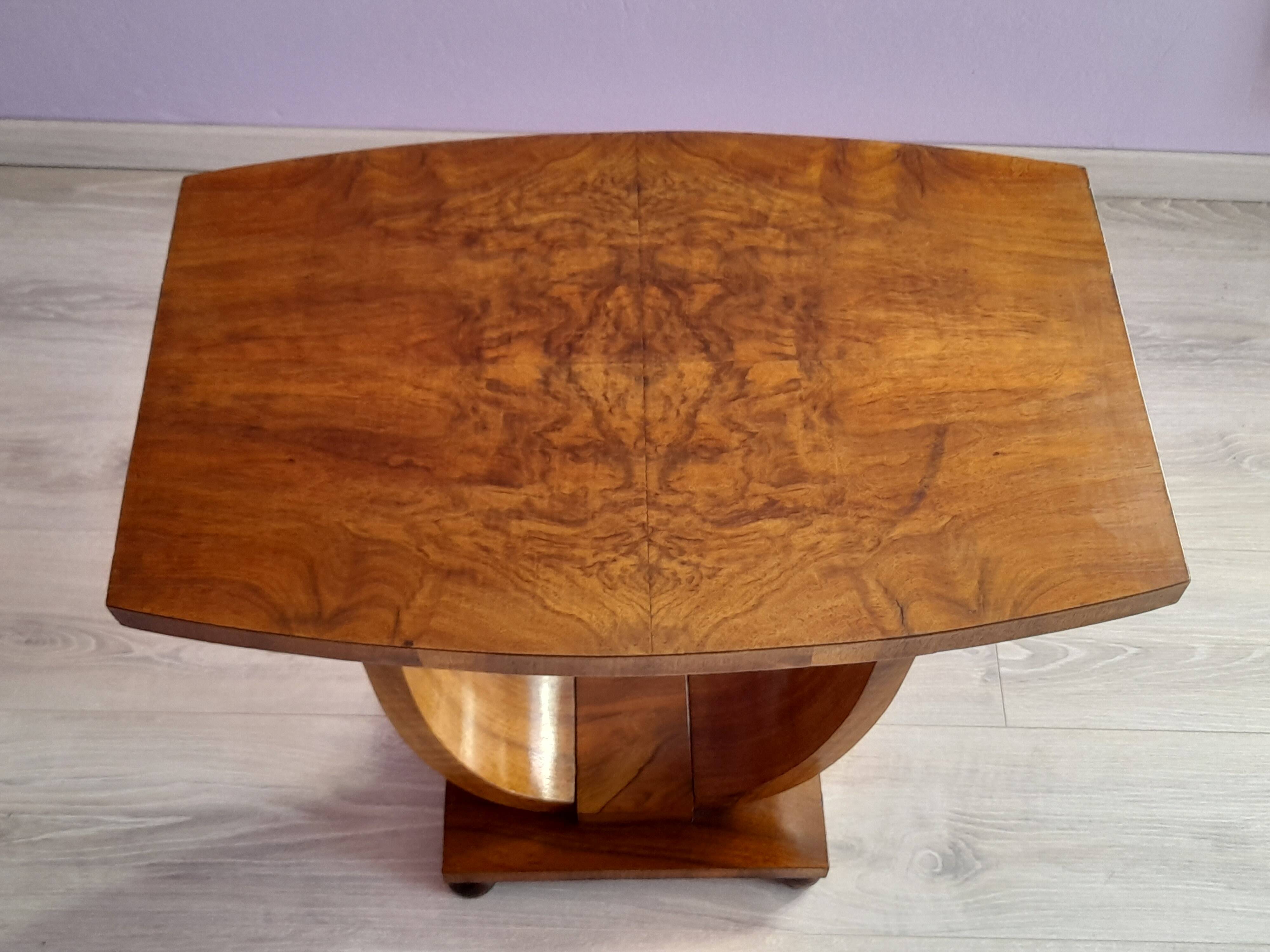 Art Deco walnut pedestal table