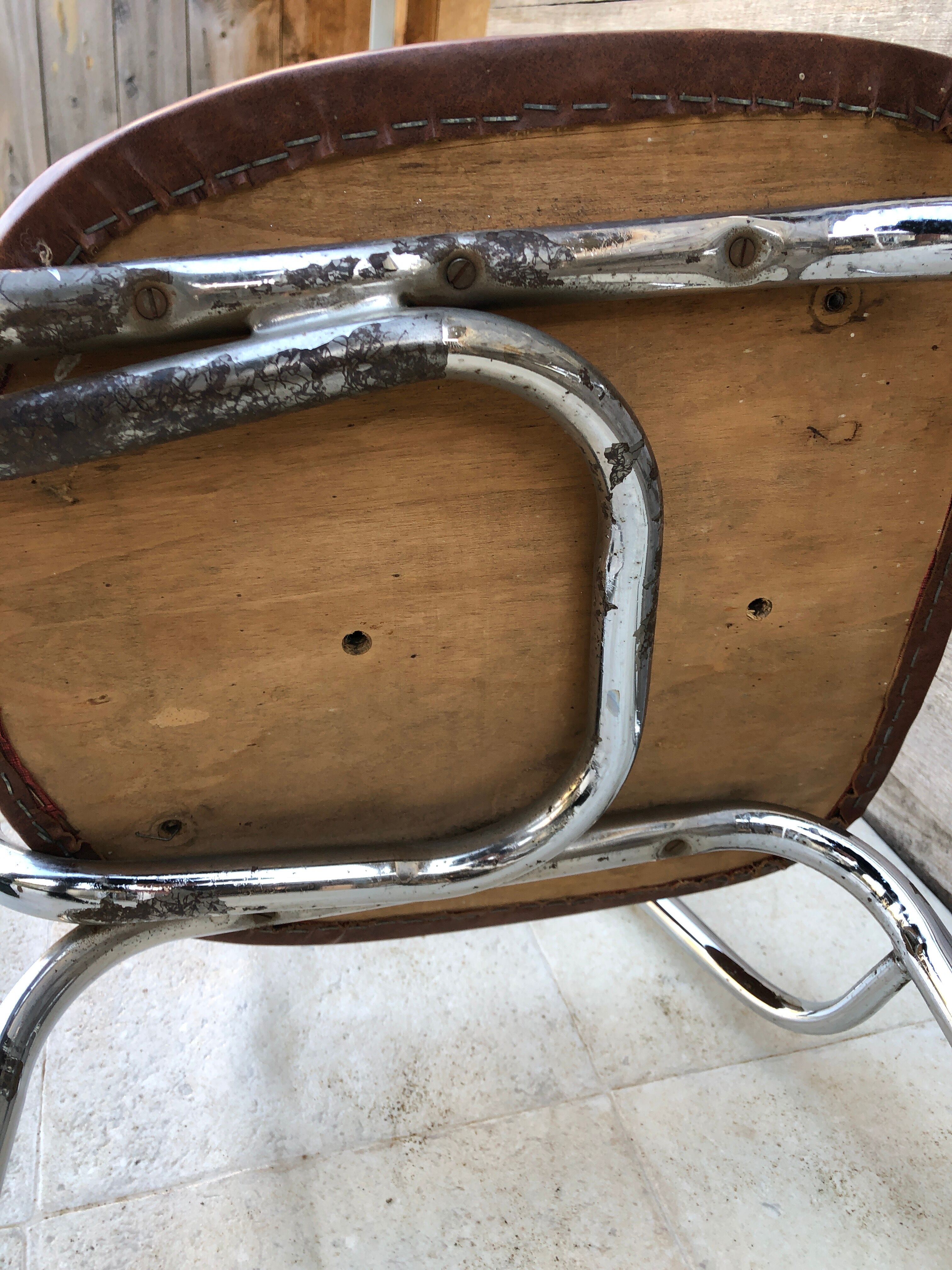 Vintage chair with armrests