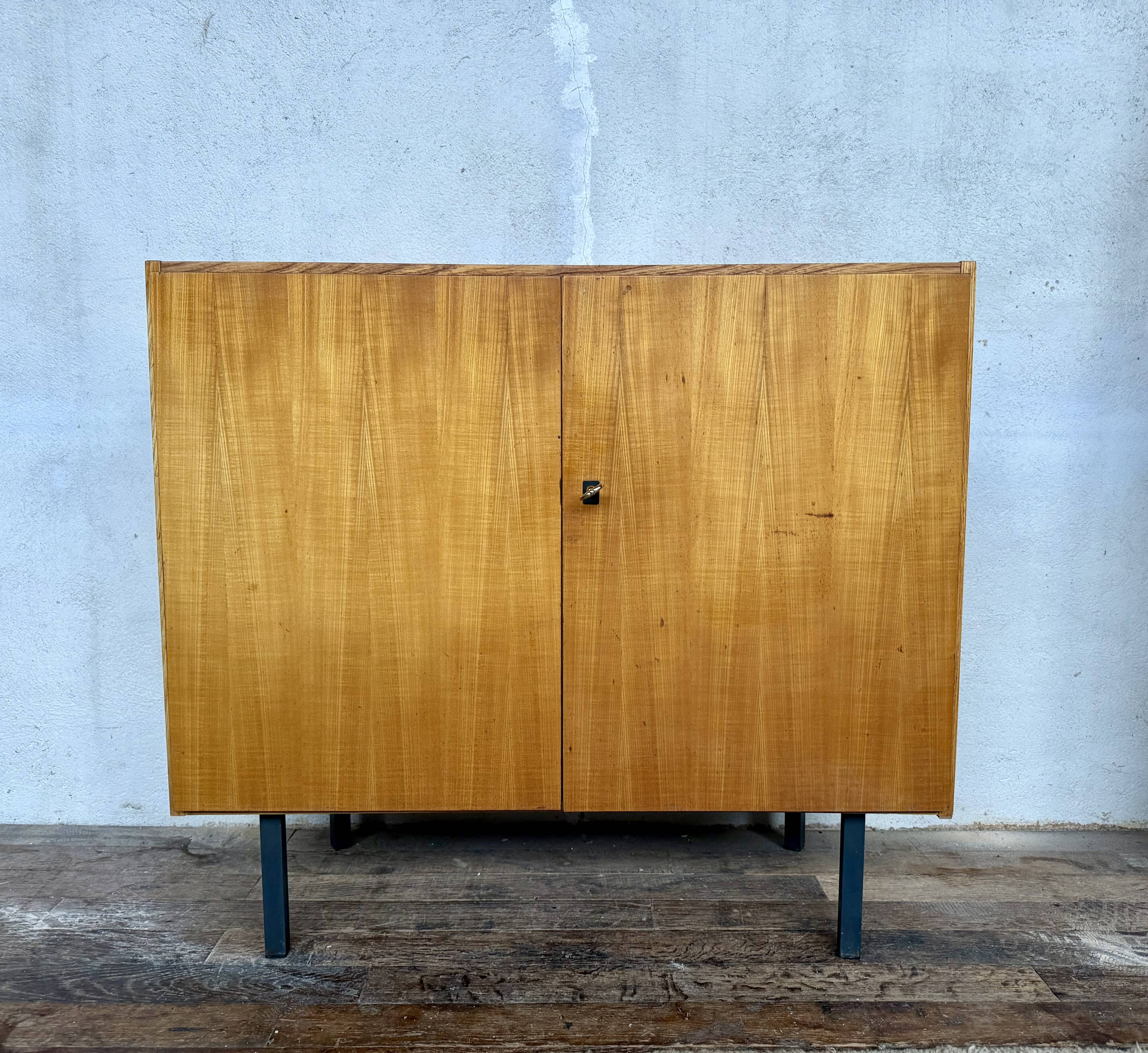 Vintage furniture werhfritz – light wood & black metal legs