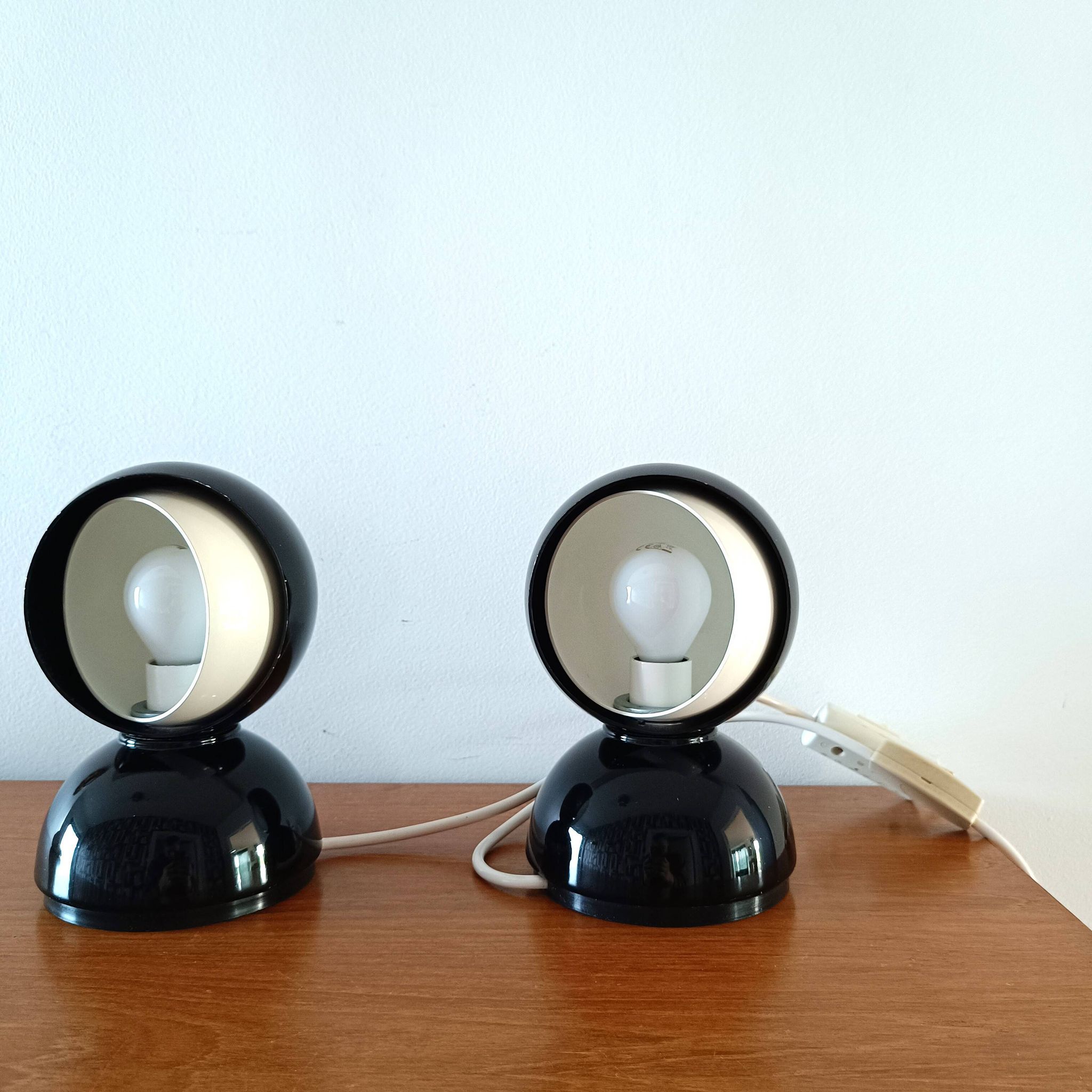 Set of 2 vintage black and white Eclisse lamps - Magistretti for Artemide