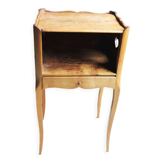 Ancienne table de chevet en bois motif cœur