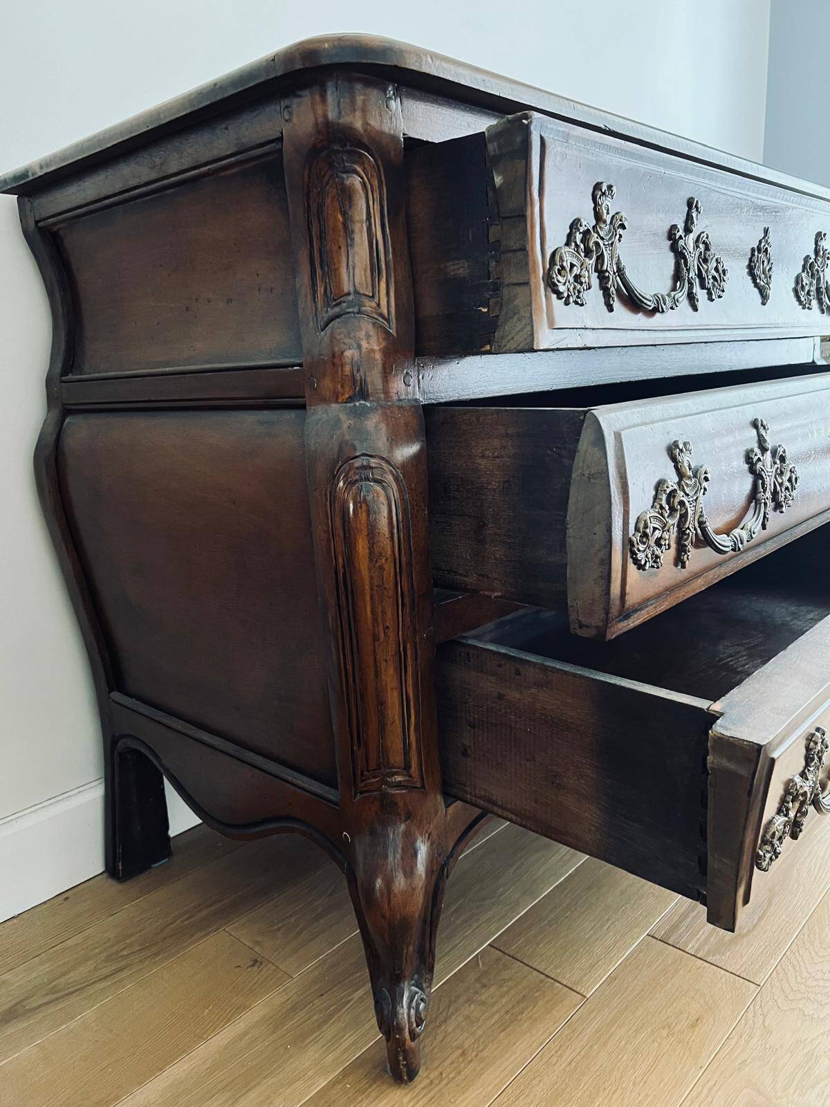 Commode style Louis XV