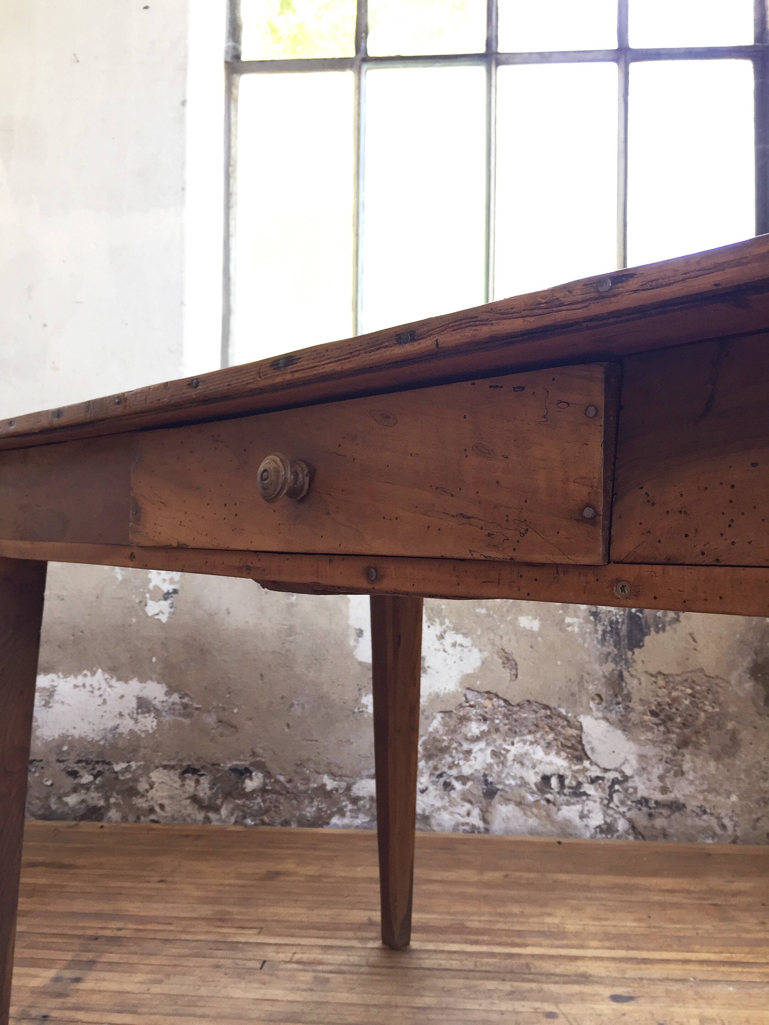 Table de ferme en noyer