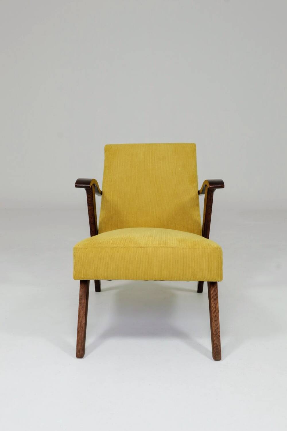 Fauteuil scandinave velours côtelé jaune citron chêne 1960