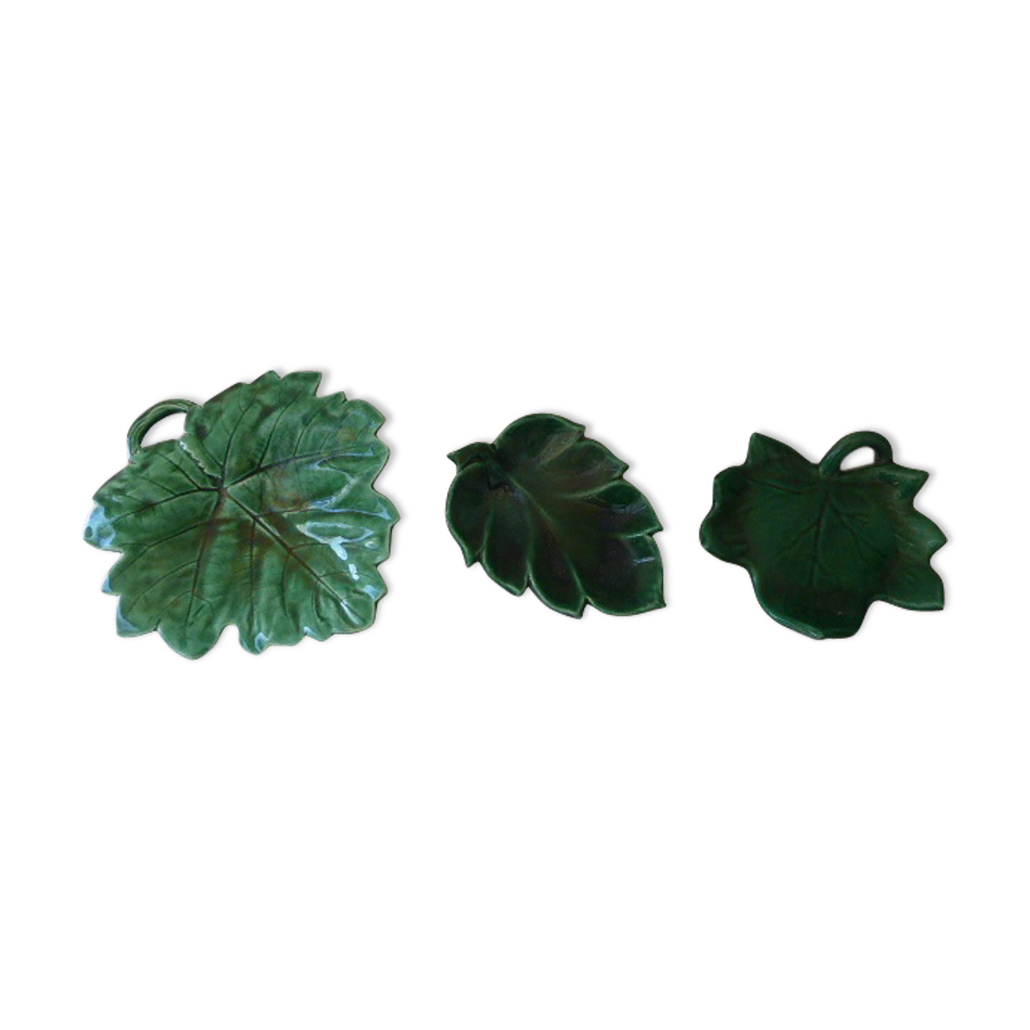 Set of 3 dishes in the shape of a ceramic leaf 1960