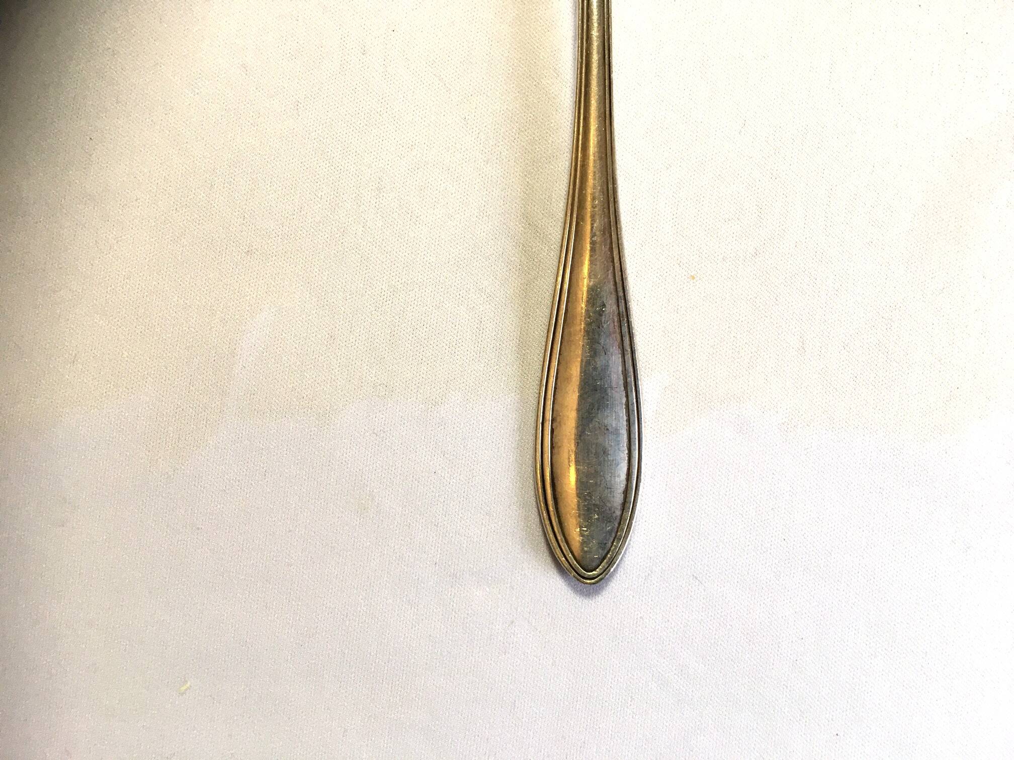 Selling silver-plated metal pie server