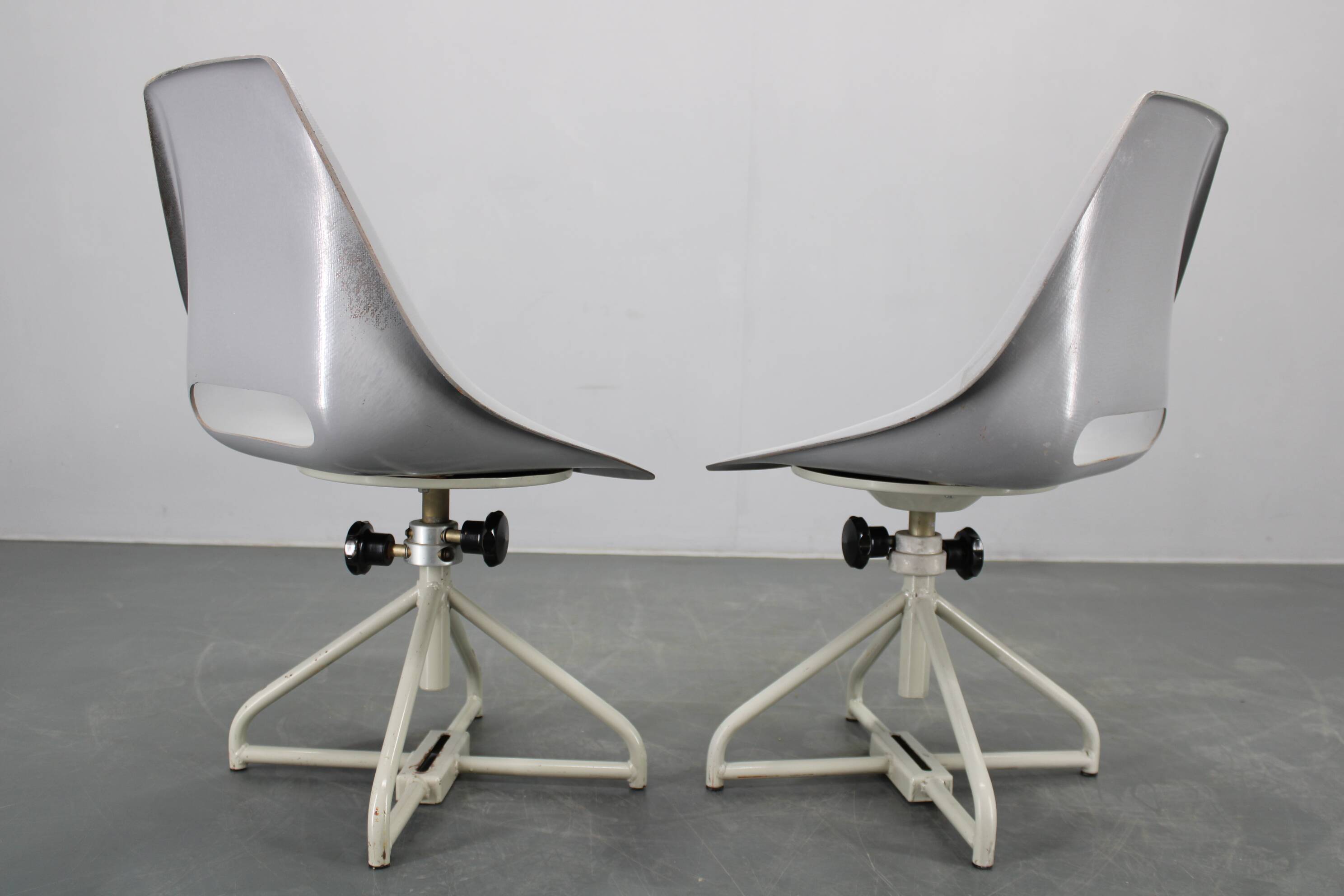 1960s Miroslav Navratil Pair of Fiberglass Chairs for Vertex, Czechoslovaki