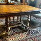 Table extensible Henri II en noyer massif
