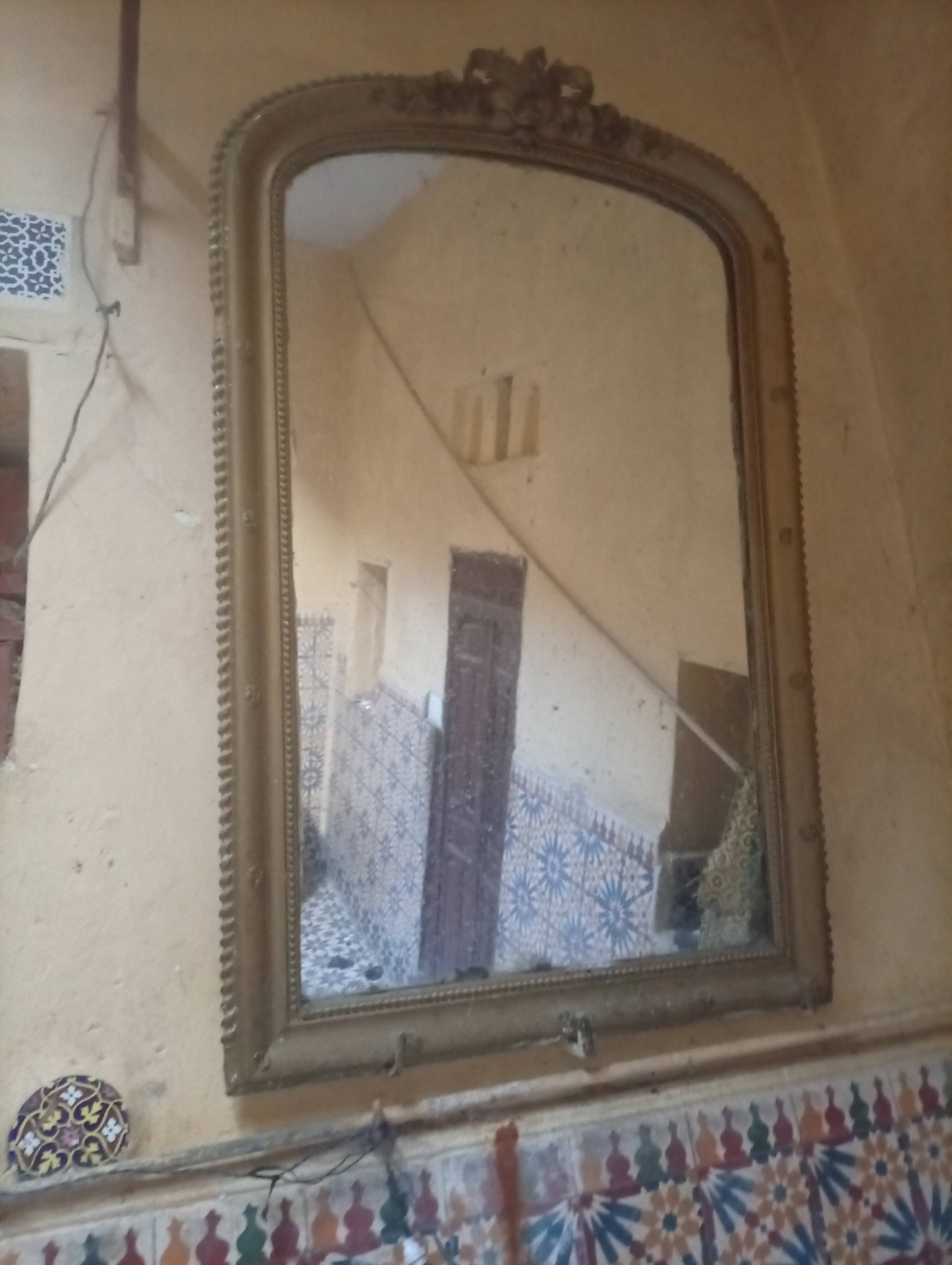 Miroir Louis Philippe ancien doré avec fronton