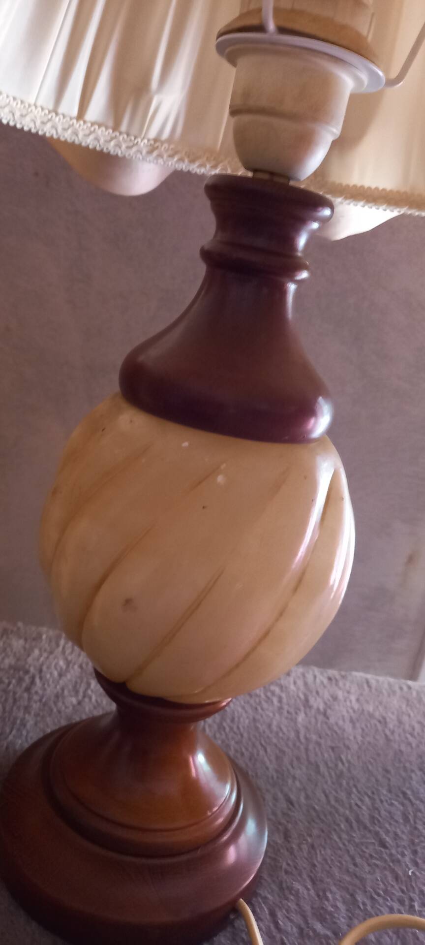 Grande lampe à poser albâtre et bois