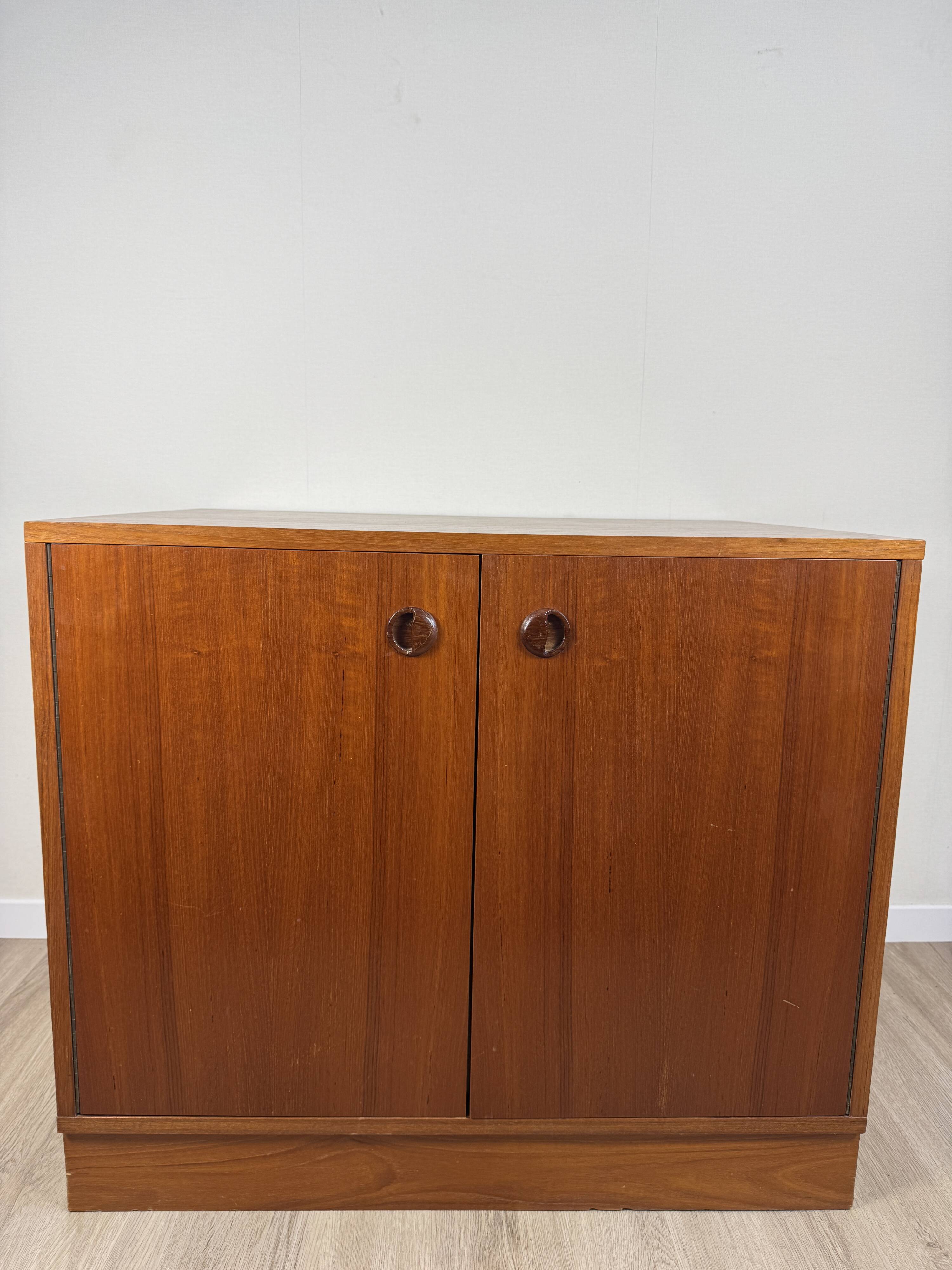 Buffet bas 2 portes teck — années 60/70