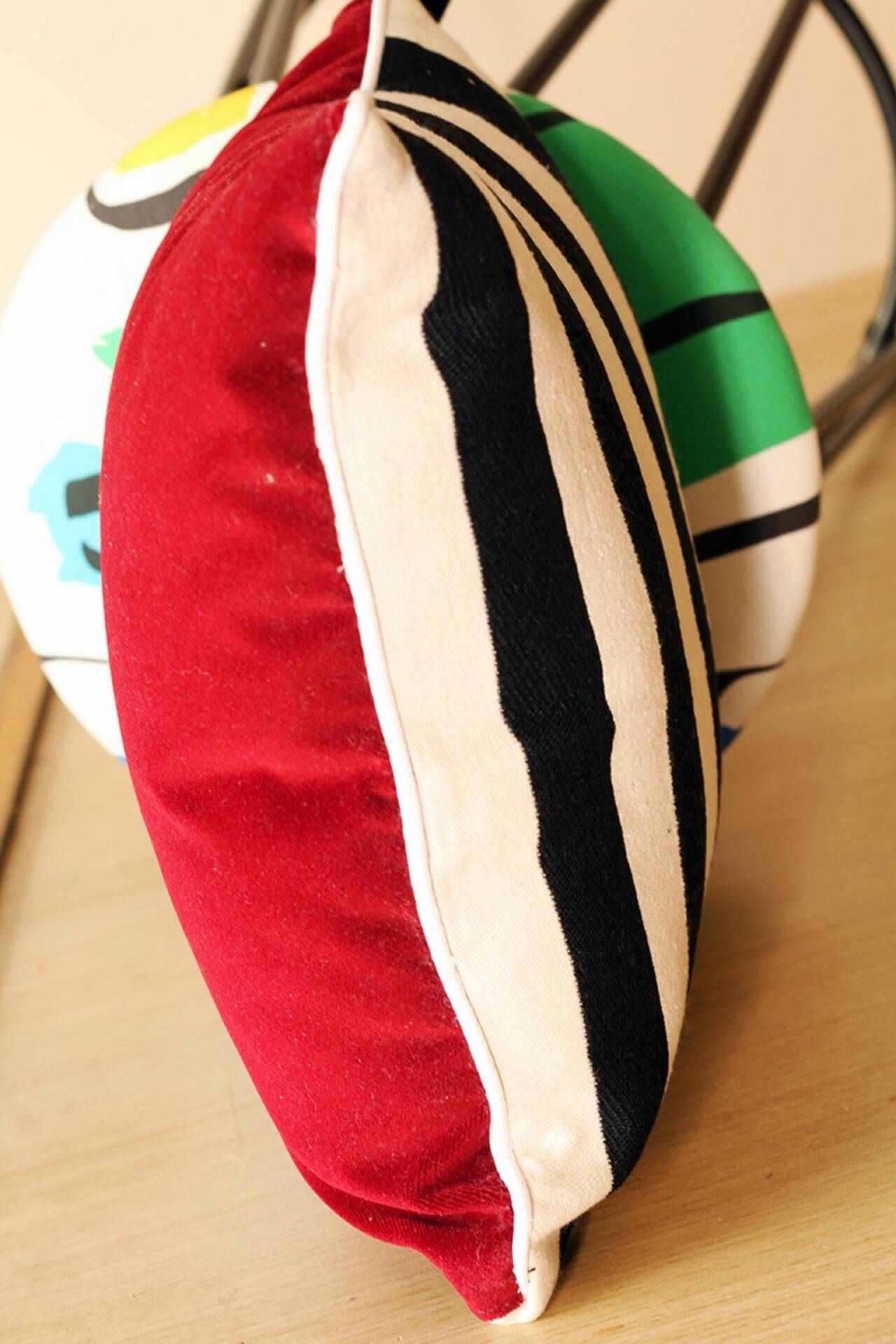 Removable decorative cushion