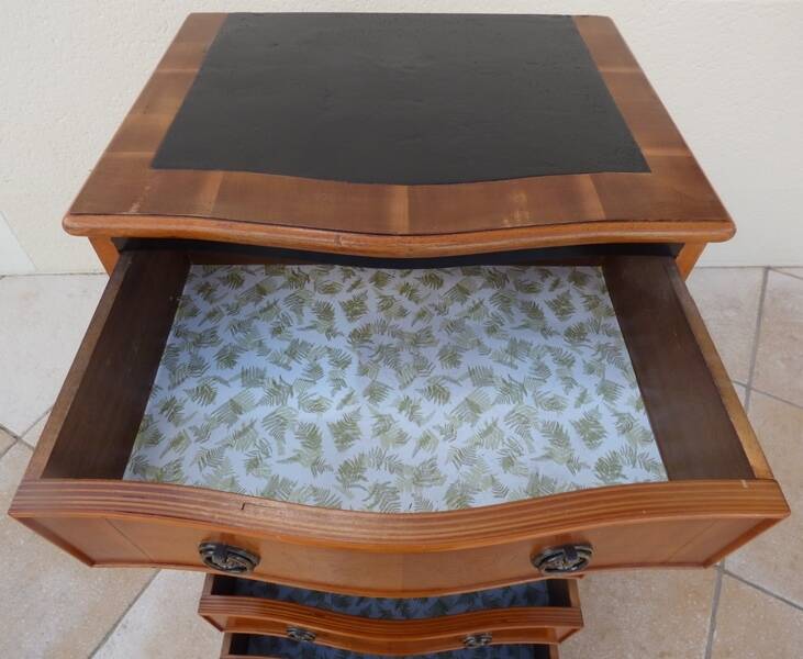 Louis XVI style chest of drawers in wood and cherry veneer