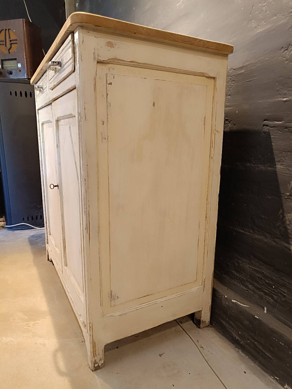 Buffet parisien patiné