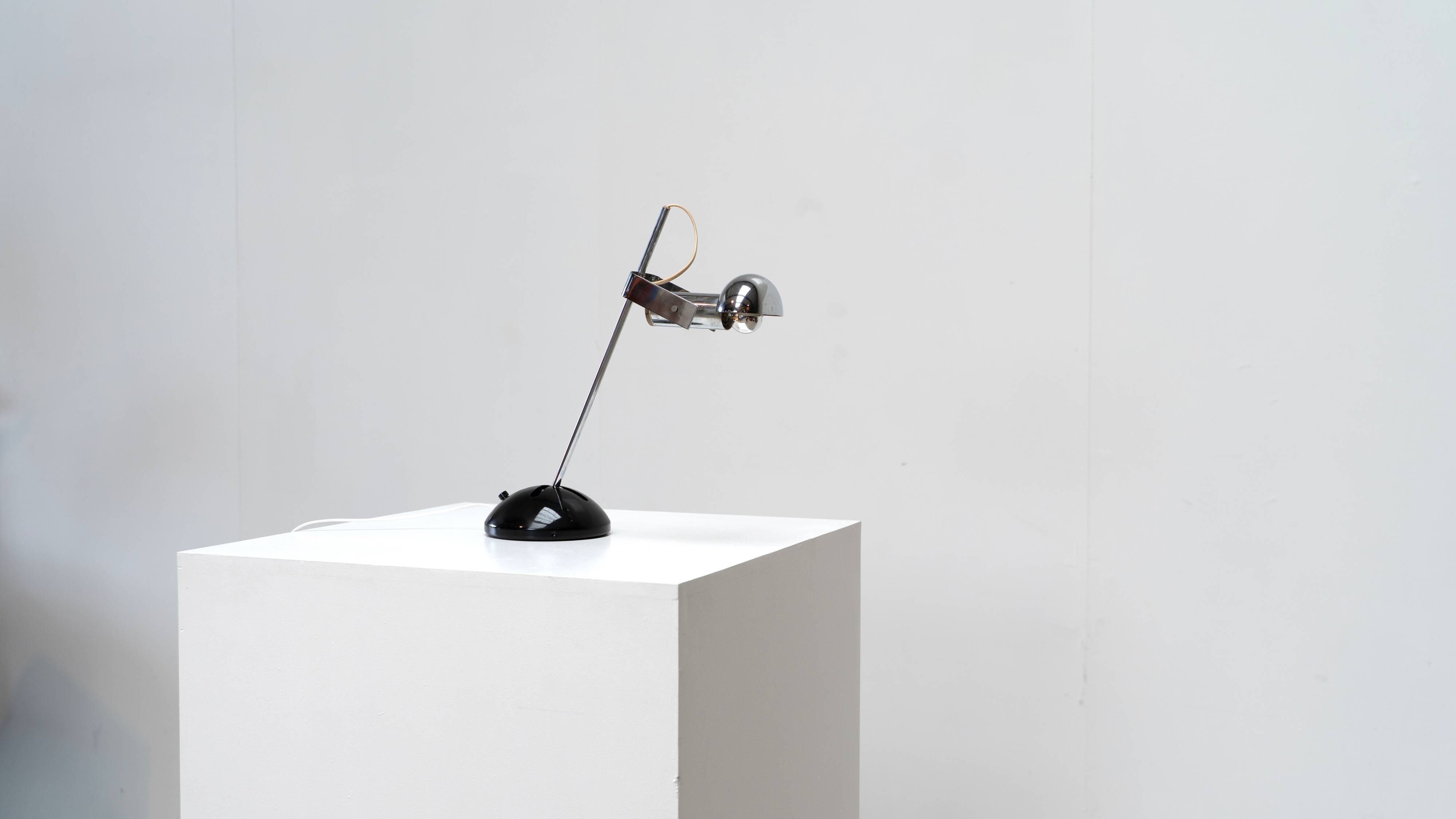 Italian table lamp T395 by Robert Sonneman