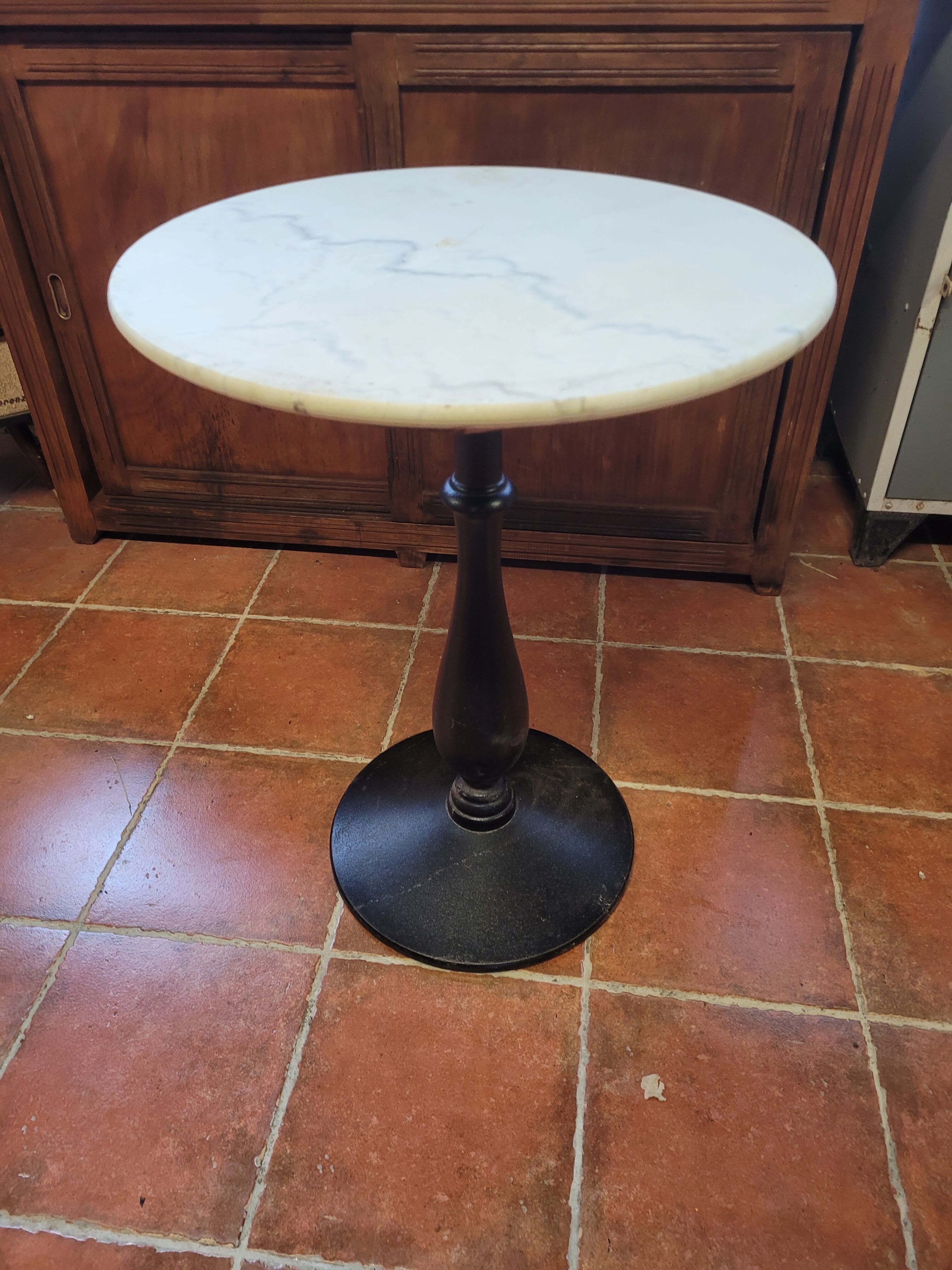 Gueridon bistro base cast iron marble top