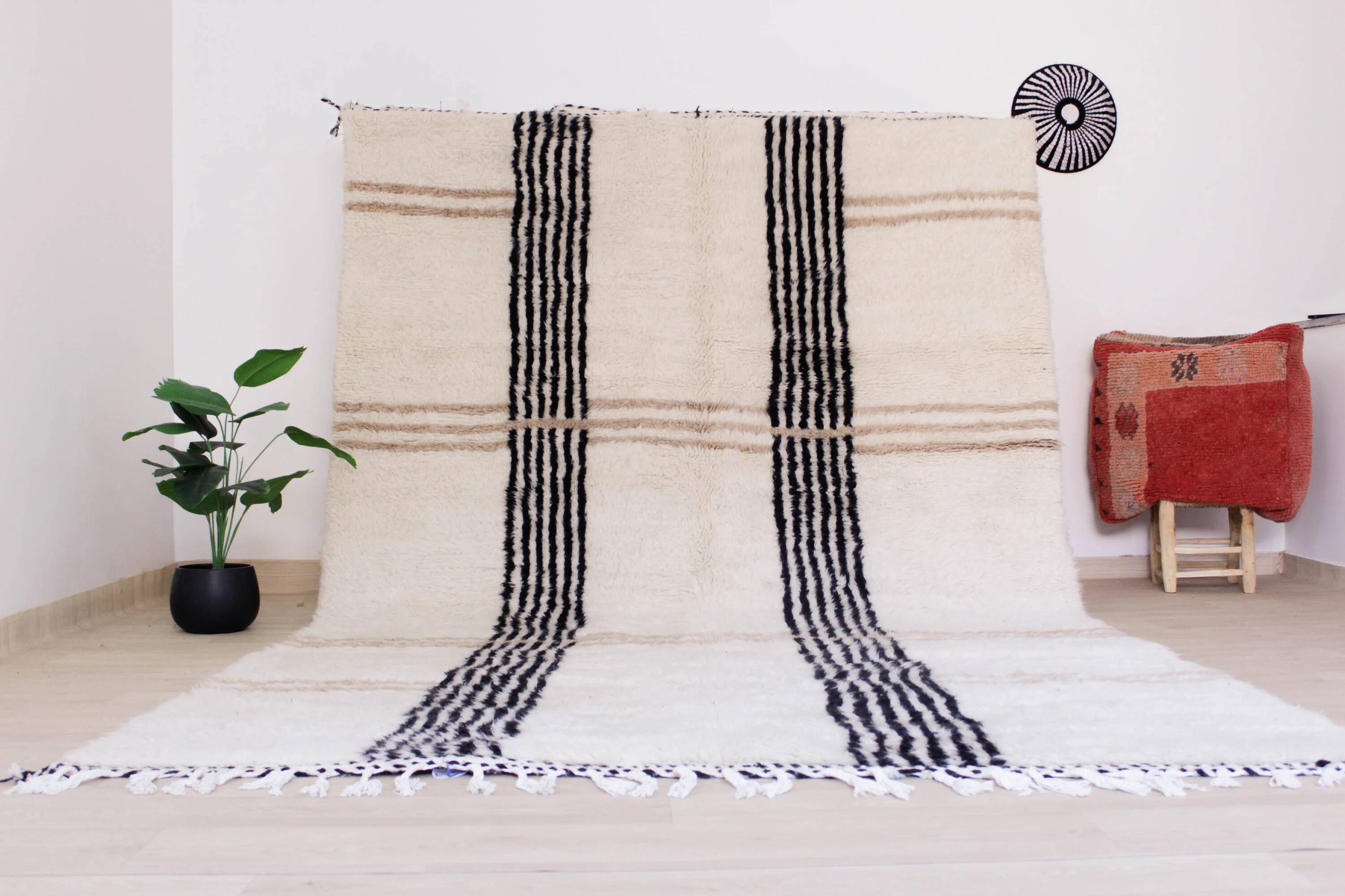 Moroccan rug made of natural wool, handmade, 2.5x1.5 m.