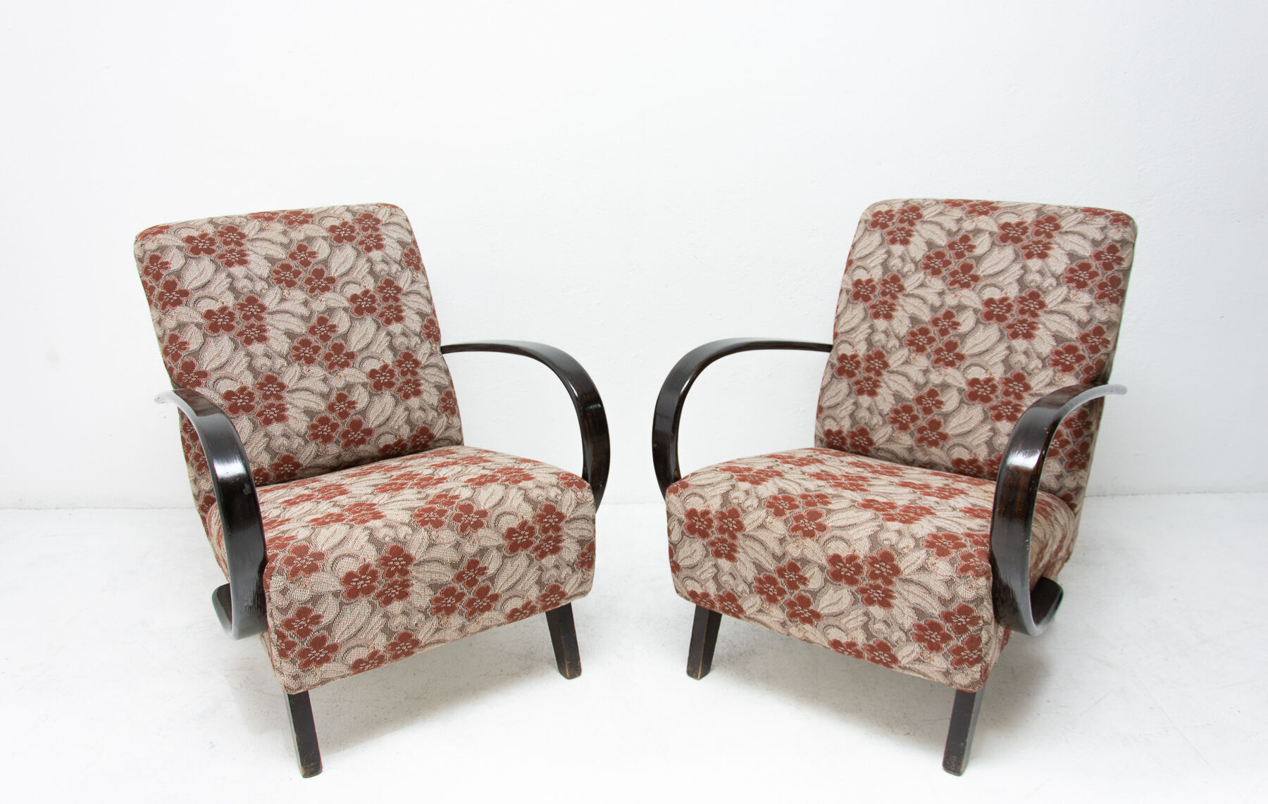Paire de fauteuils par Jindřich Halabala 1950